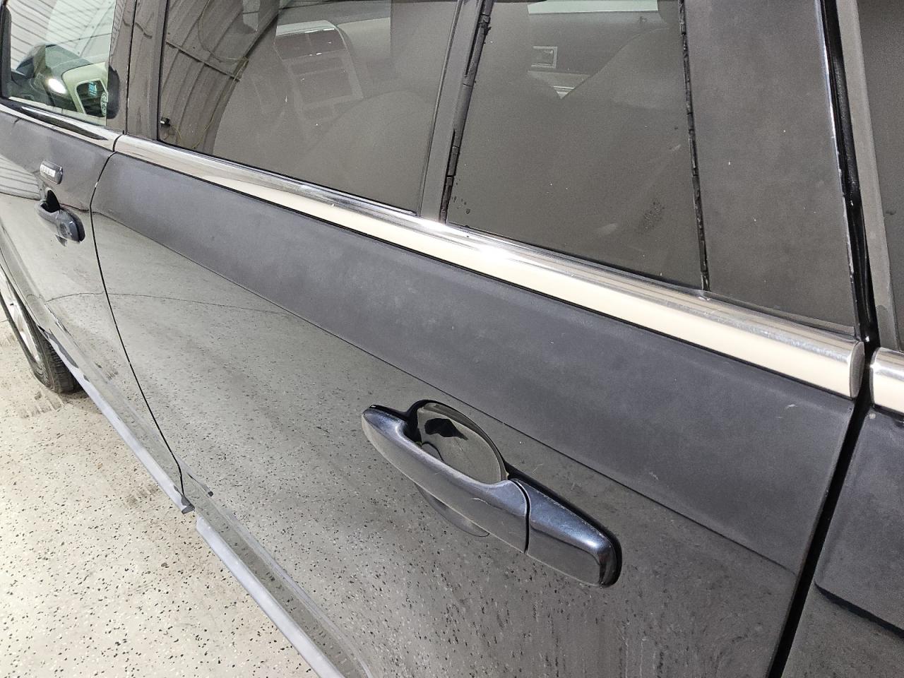 2008 Lincoln Mkx Black vin: 2LMDU68C48BJ27089 Damage: Left Rear Door, Faded, Repair Required