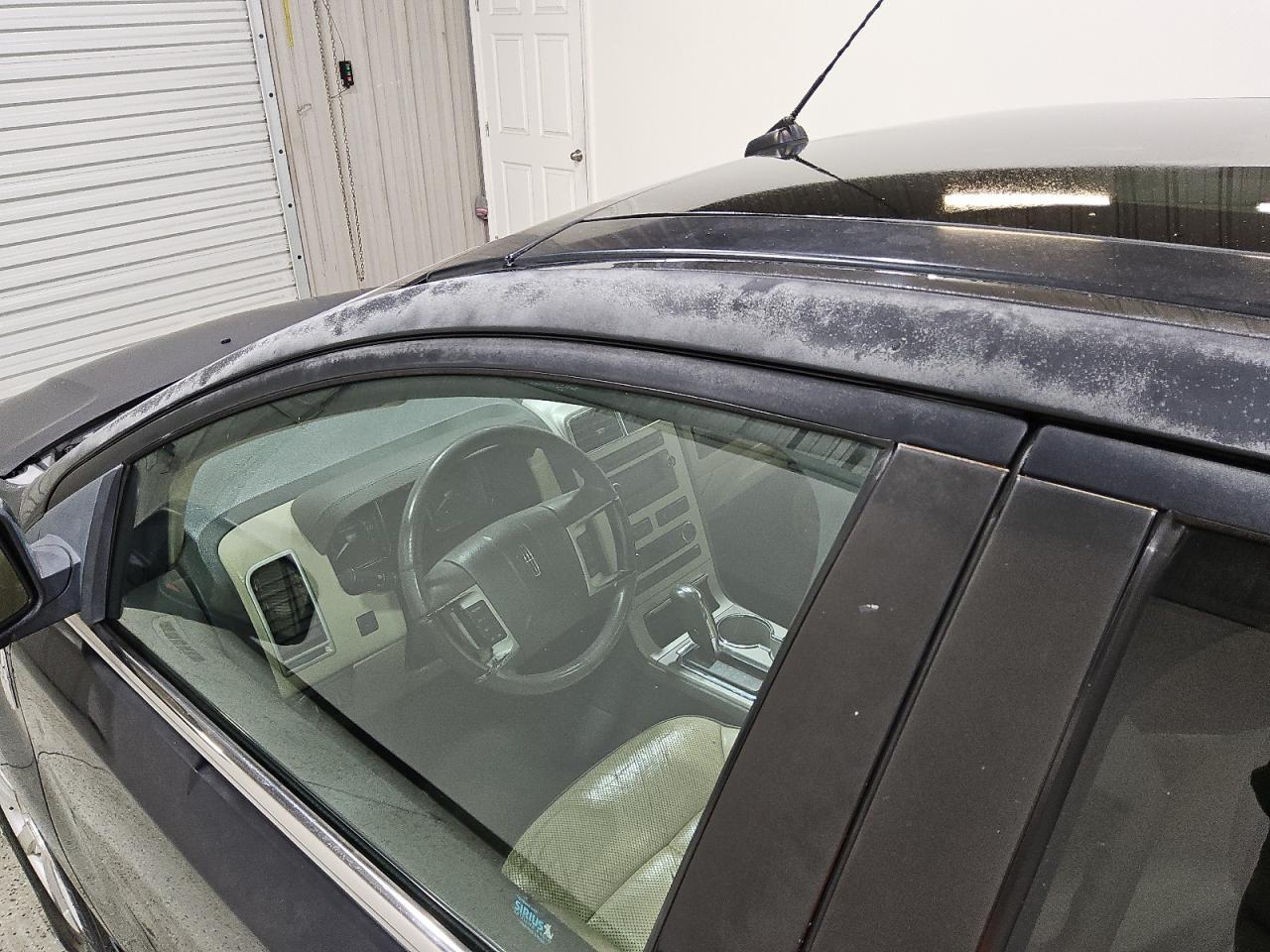 2008 Lincoln Mkx Black vin: 2LMDU68C48BJ27089 Damage: Left Drip Rail, Peeling, > 12 Inches