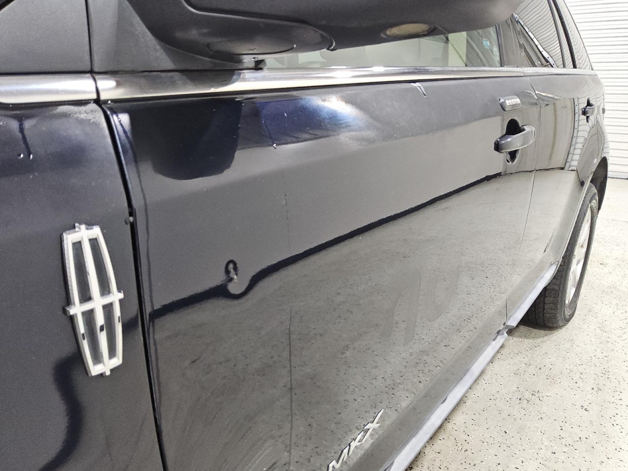 2008 Lincoln Mkx Black vin: 2LMDU68C48BJ27089 Damage: Left Front Door, Dent(S) W/ Paint Dmg, 1 To 2 Inches