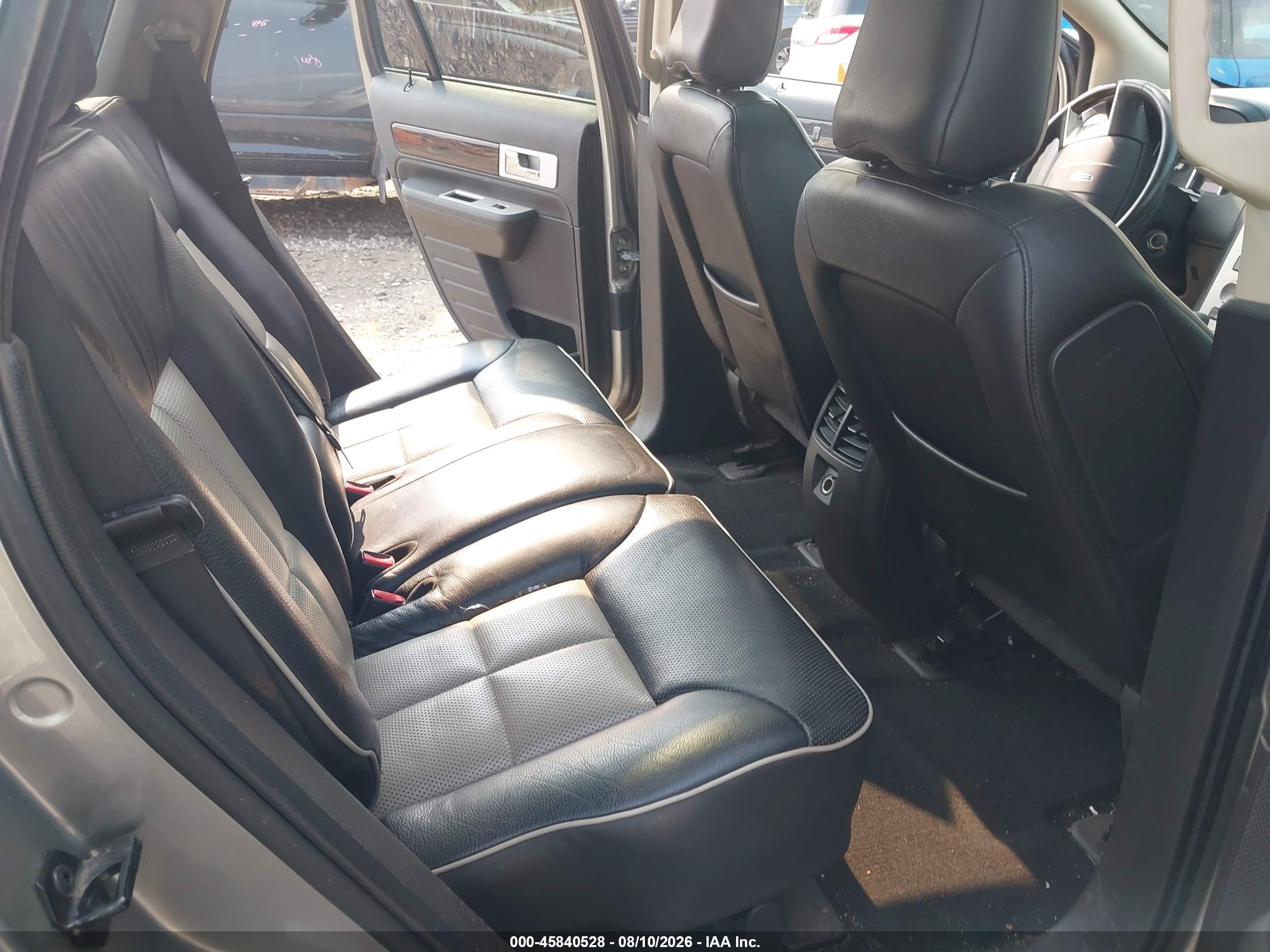 2008 Lincoln Mkx   Silver vin: 2LMDU68C68BJ17521