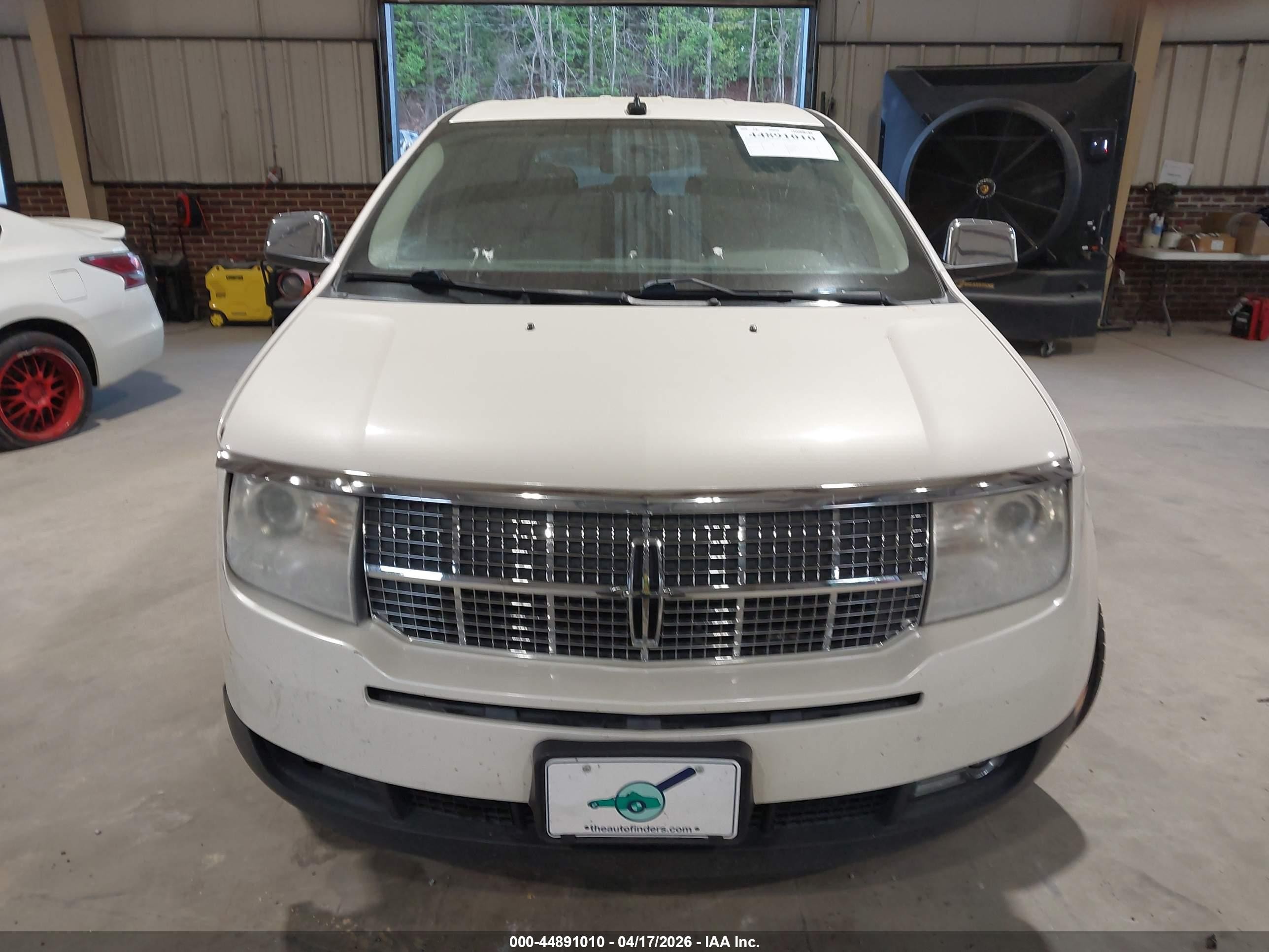 2008 Lincoln Mkx   White vin: 2LMDU68C68BJ22122