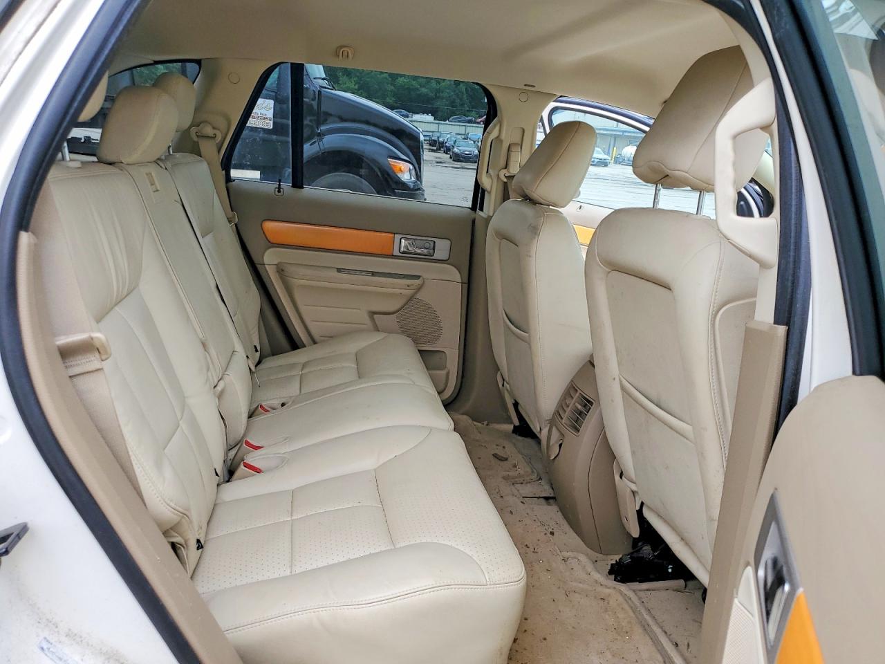 2007 Lincoln Mkx Cream vin: 2LMDU68C77BJ36125