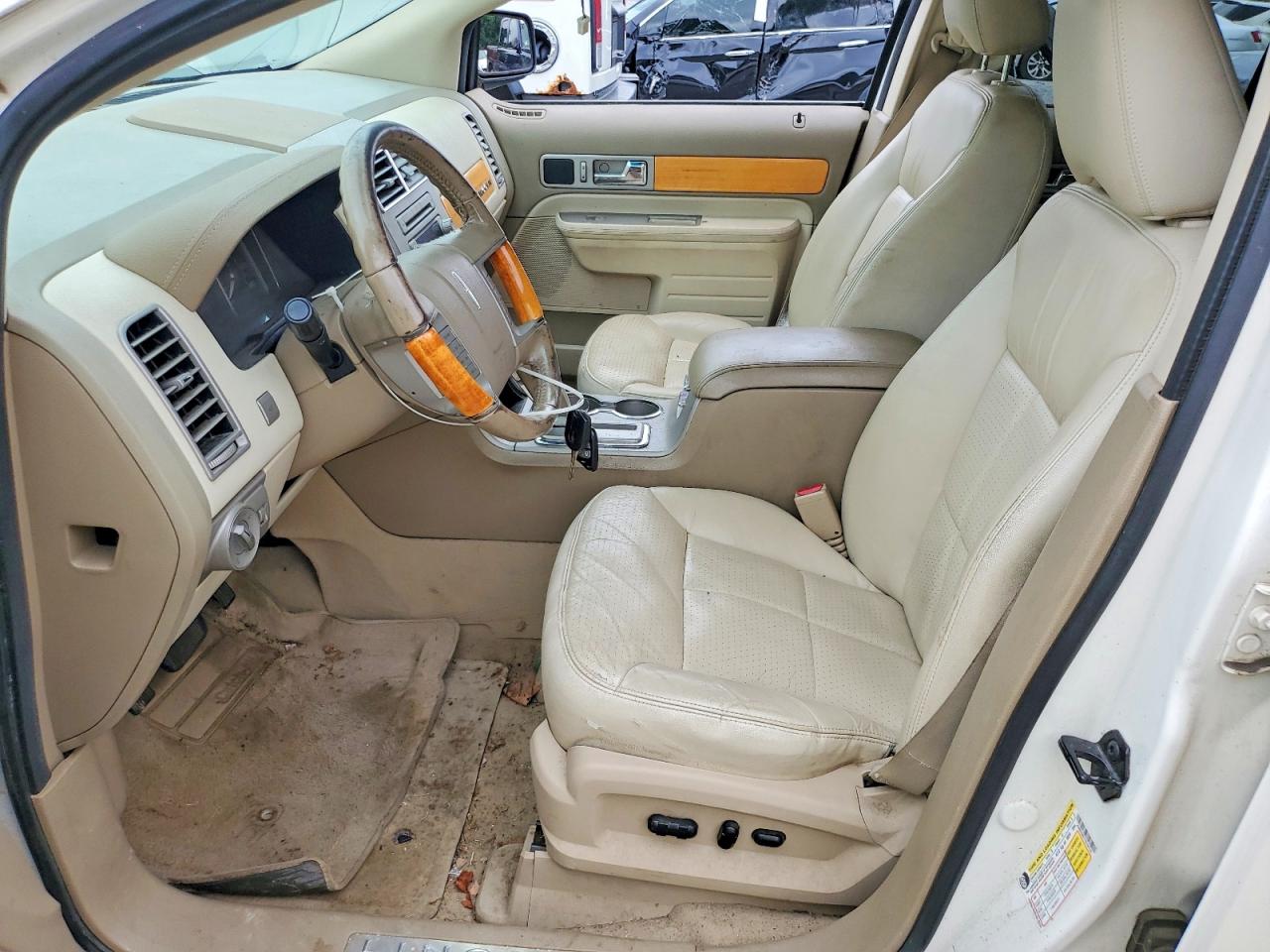2007 Lincoln Mkx Cream vin: 2LMDU68C77BJ36125