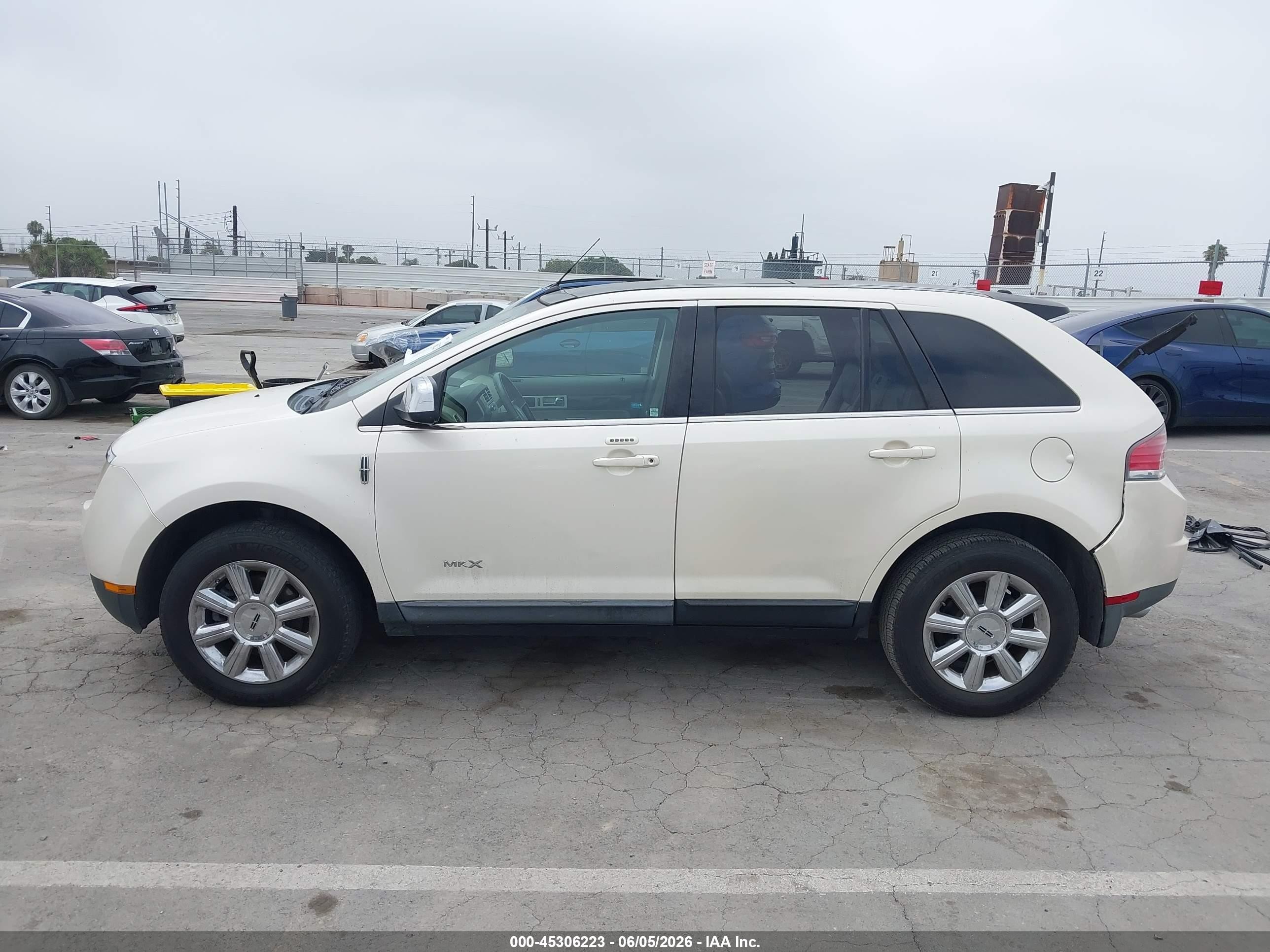 2008 Lincoln Mkx   Cream vin: 2LMDU68C88BJ22221