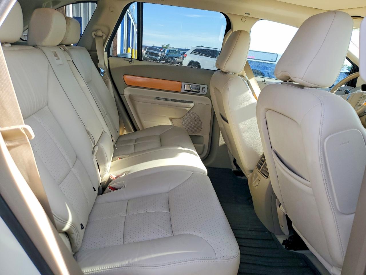 2007 Lincoln Mkx Cream vin: 2LMDU88C37BJ14974
