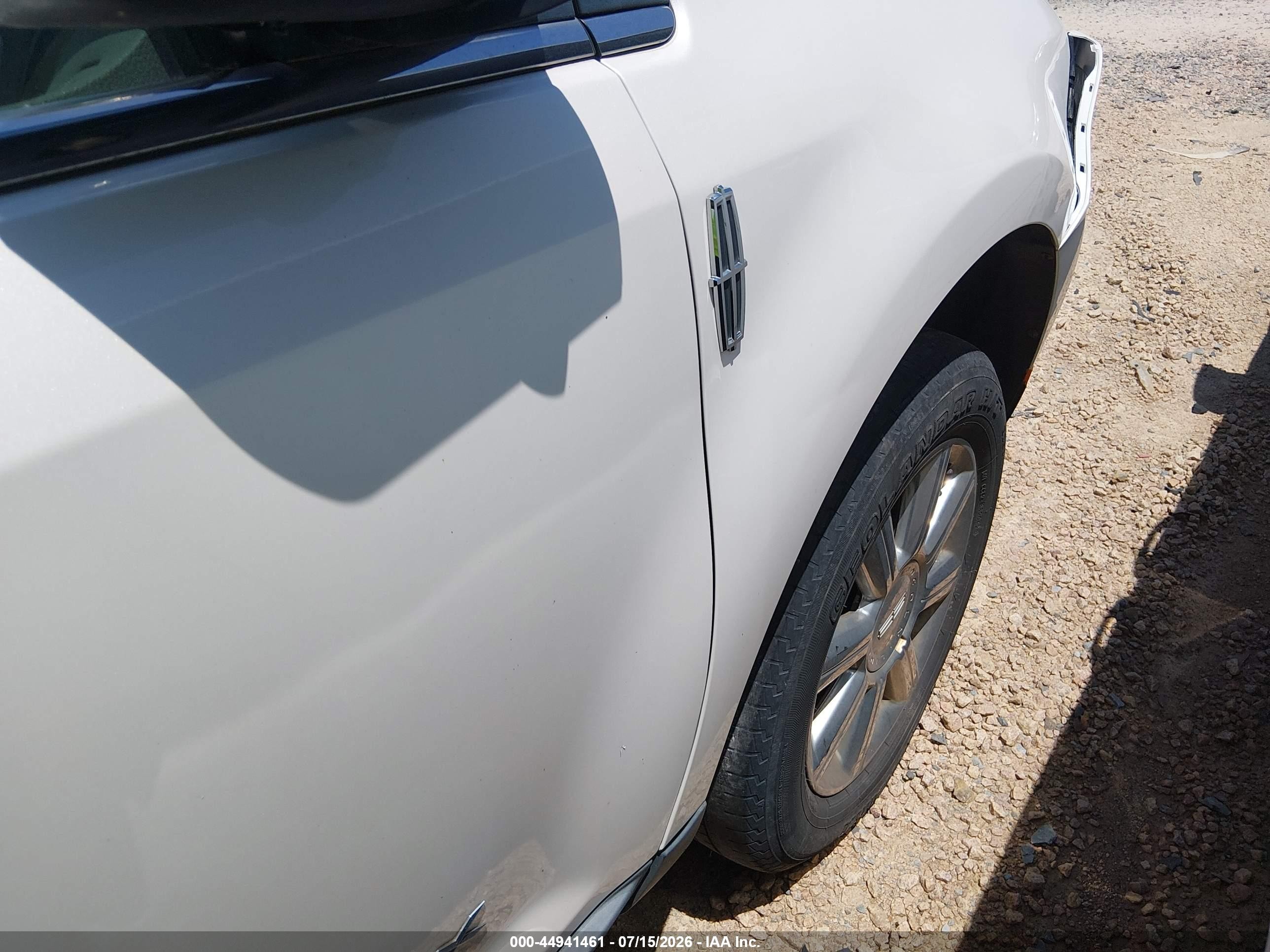 2009 Lincoln Mkx   White vin: 2LMDU88C39BJ06537