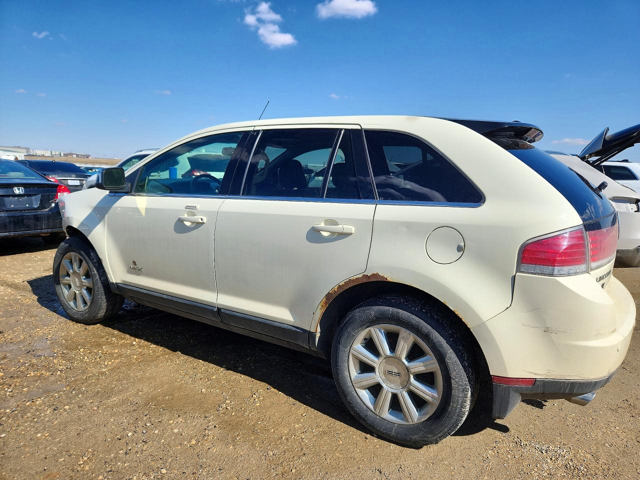 2007 Lincoln Mkx Cream vin: 2LMDU88C77BJ02780