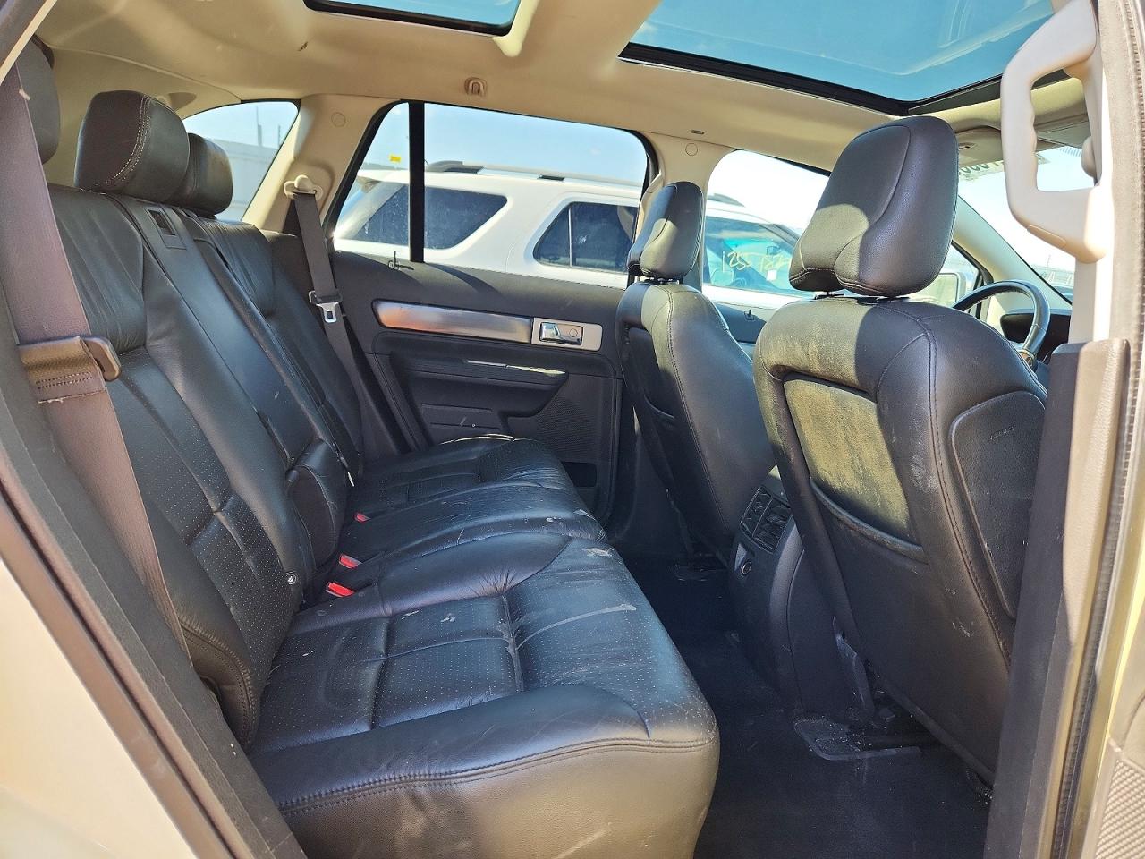 2007 Lincoln Mkx Cream vin: 2LMDU88C77BJ02780