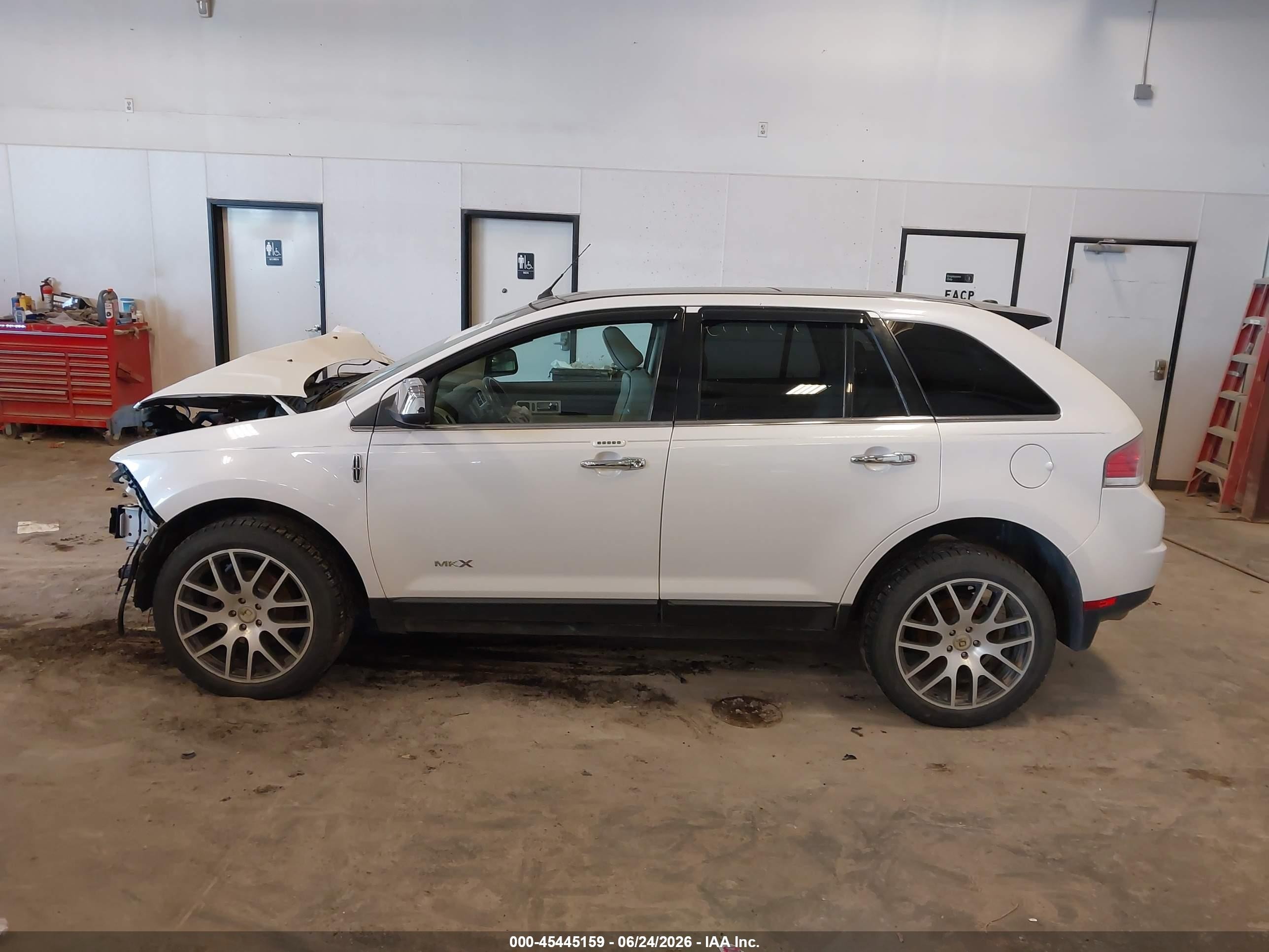 2009 Lincoln Mkx   White vin: 2LMDU88C99BJ01004