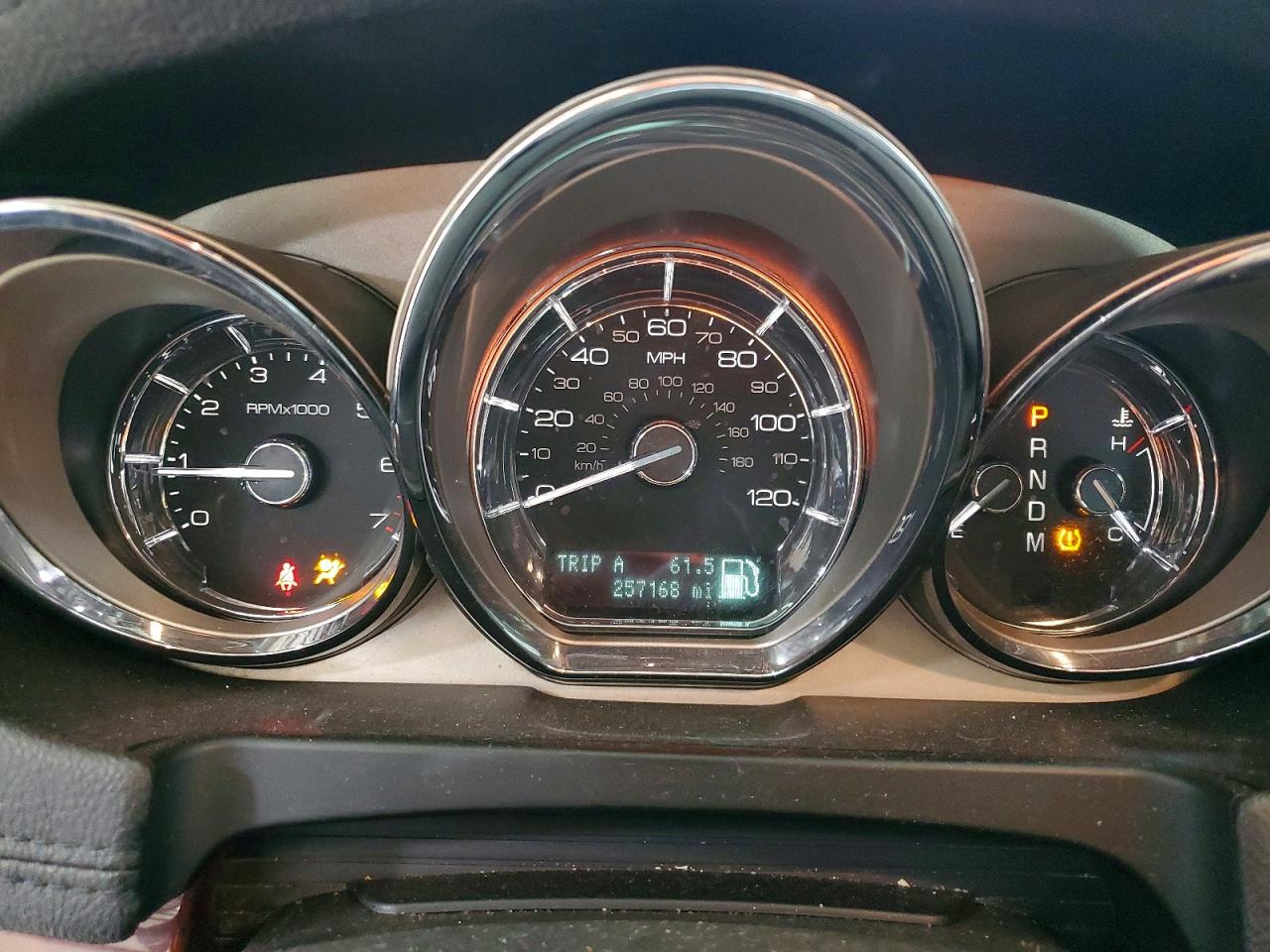 2010 Lincoln Mkt Silver vin: 2LMHJ5AR1ABJ08072