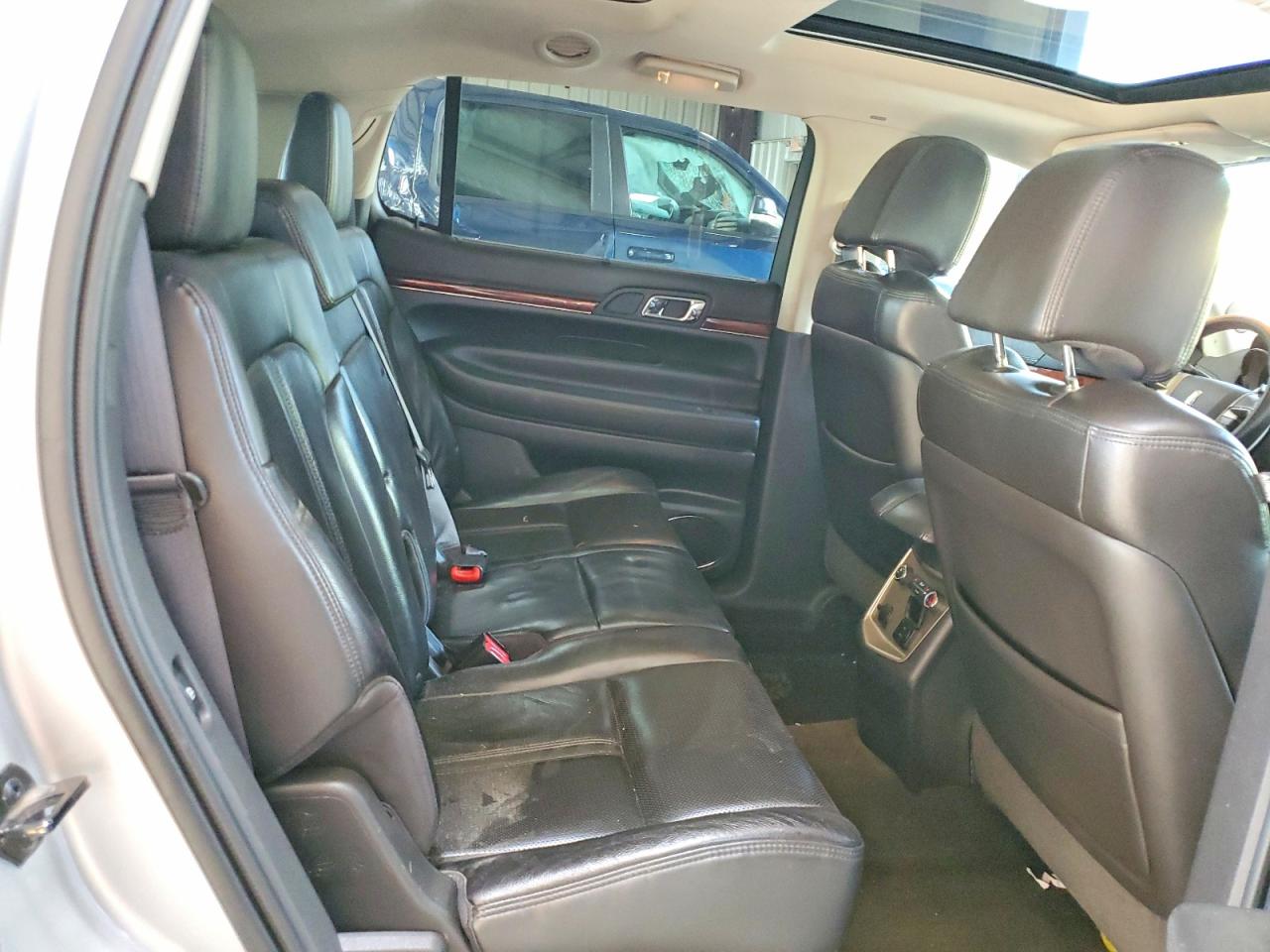 2010 Lincoln Mkt Silver vin: 2LMHJ5AR1ABJ08072