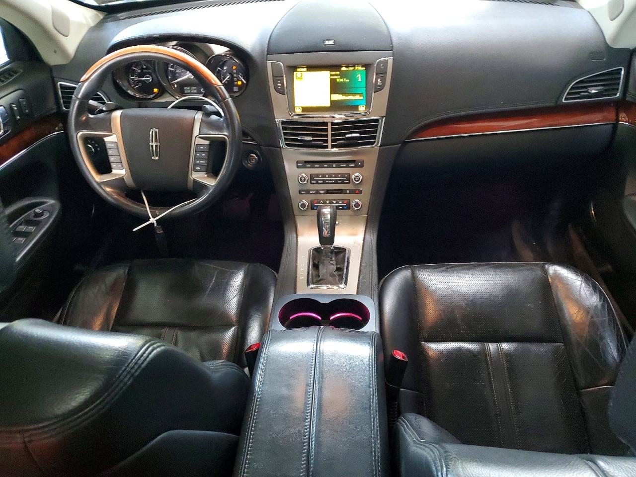 2010 Lincoln Mkt Silver vin: 2LMHJ5AR1ABJ08072