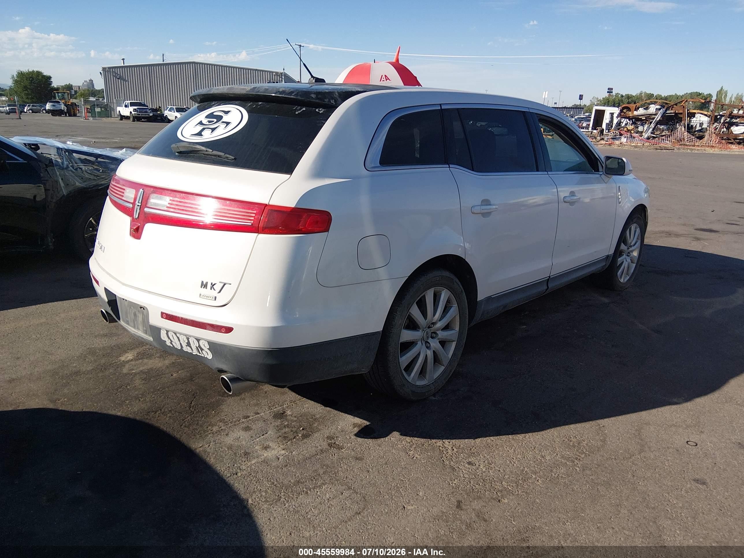 2010 Lincoln Mkt   White vin: 2LMHJ5AR3ABJ11362