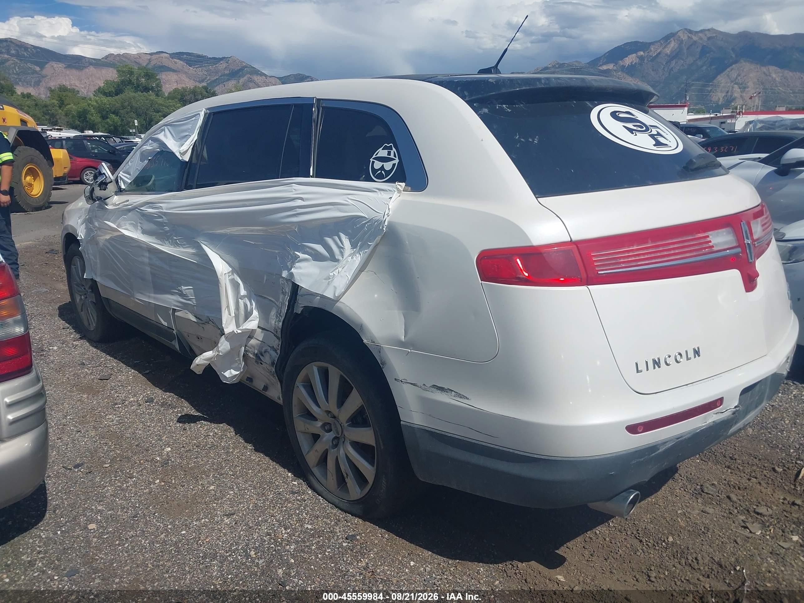 2010 Lincoln Mkt   White vin: 2LMHJ5AR3ABJ11362
