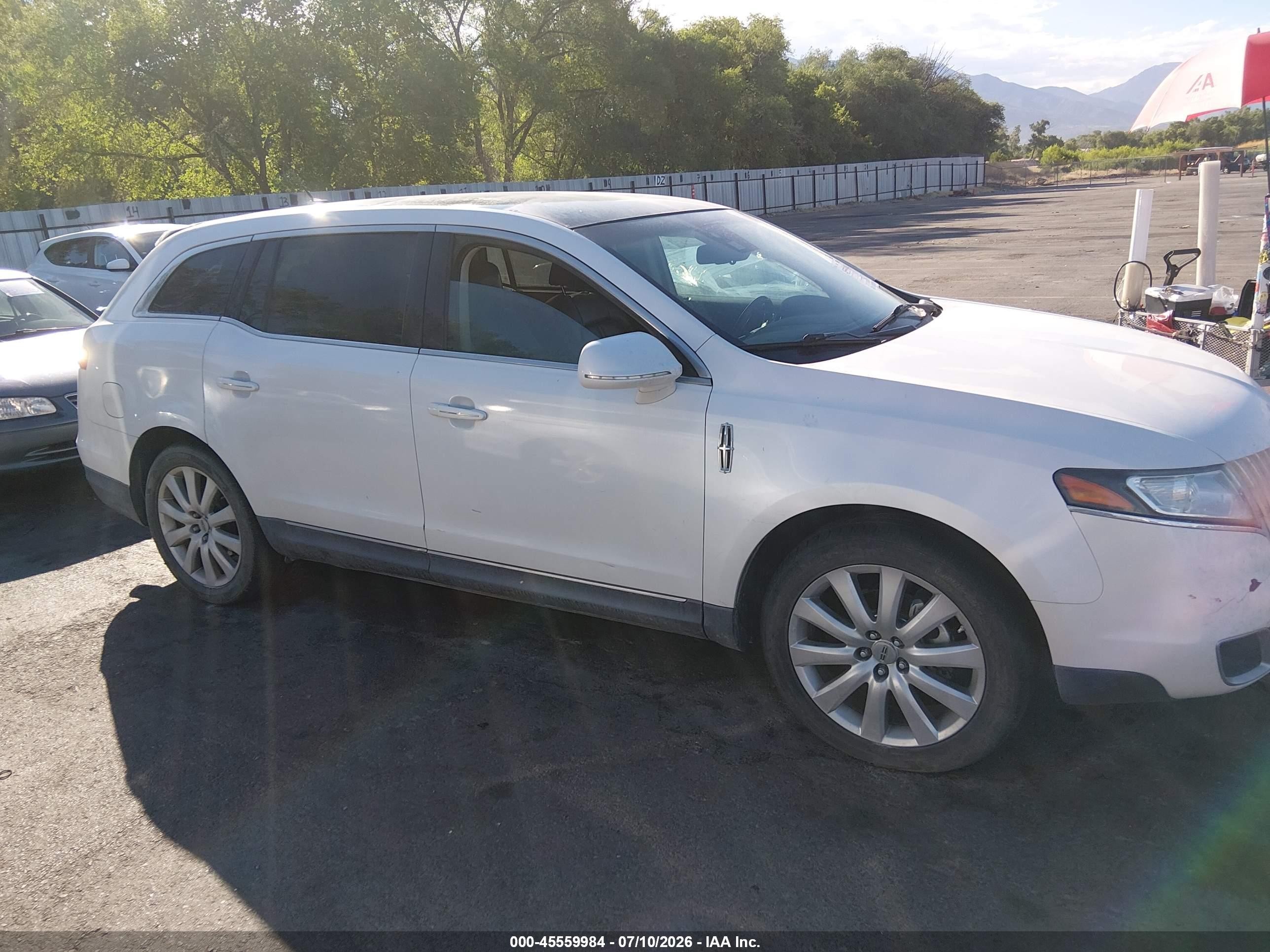 2010 Lincoln Mkt   White vin: 2LMHJ5AR3ABJ11362