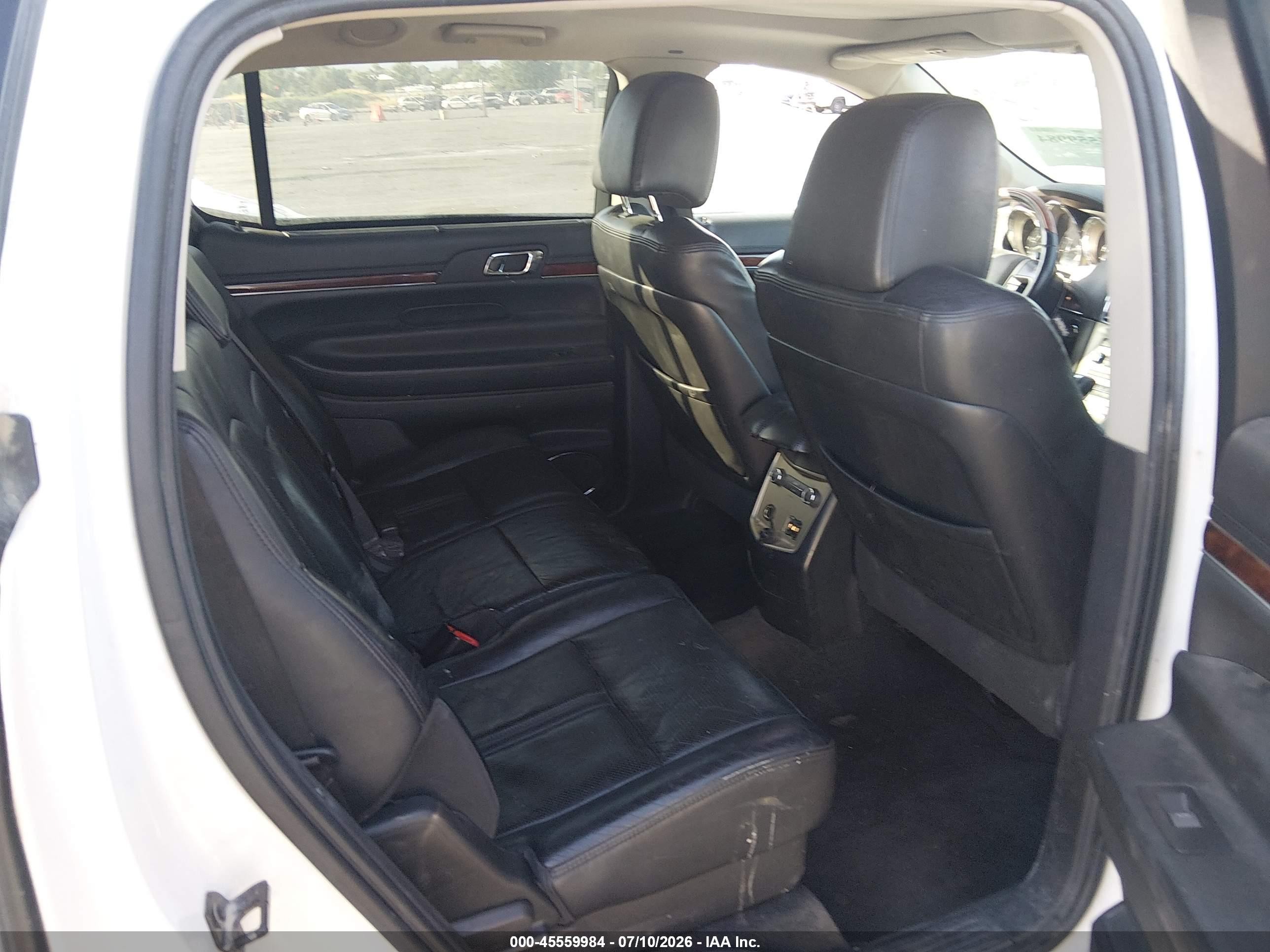 2010 Lincoln Mkt   White vin: 2LMHJ5AR3ABJ11362