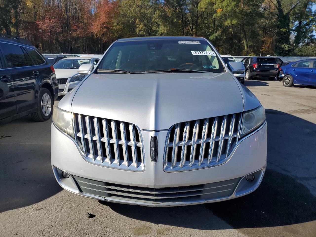 2010 Lincoln Mkt Silver vin: 2LMHJ5AR3ABJ12558