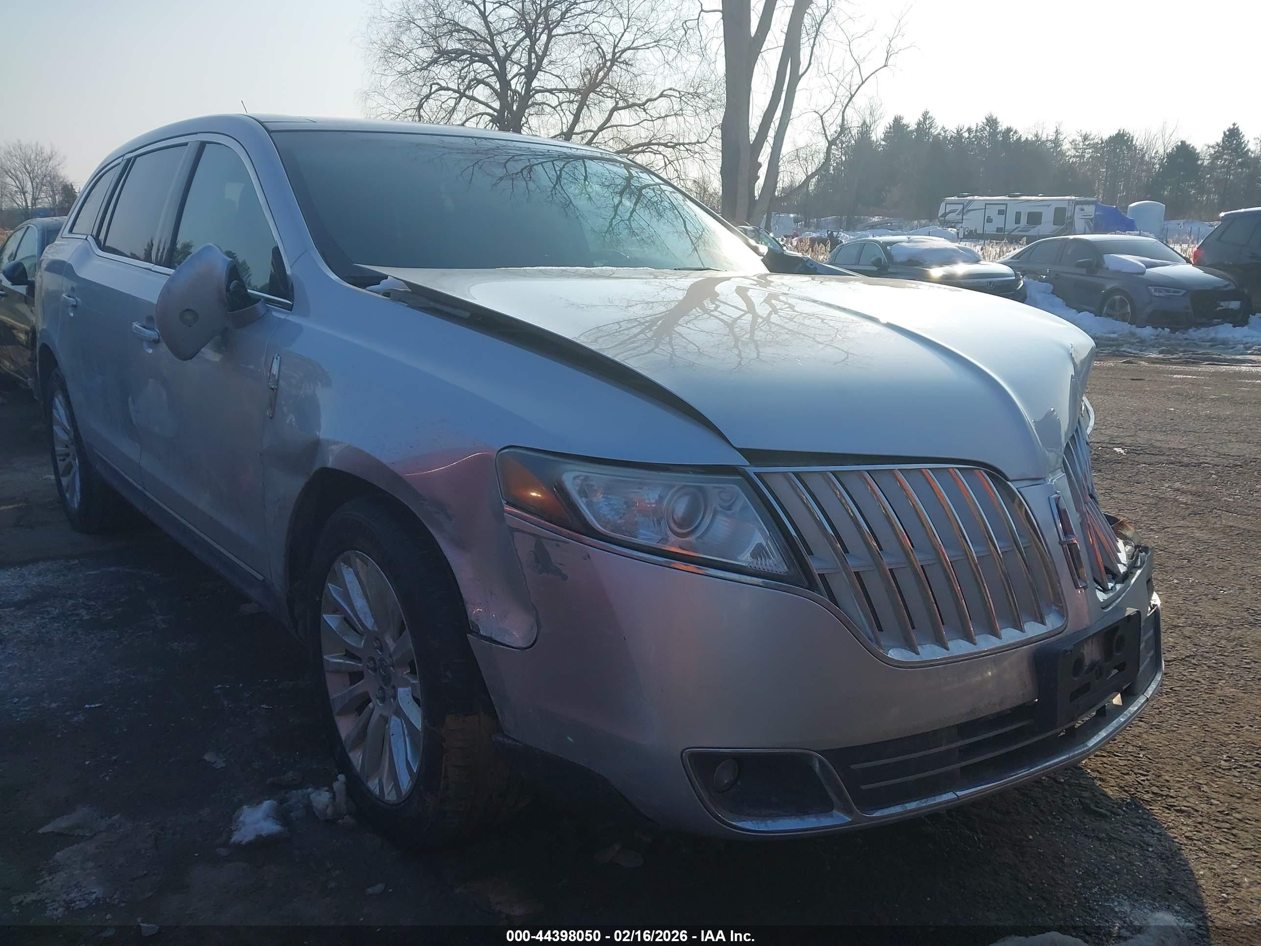 2011 Lincoln Mkt   Silver vin: 2LMHJ5AR3BBJ55105