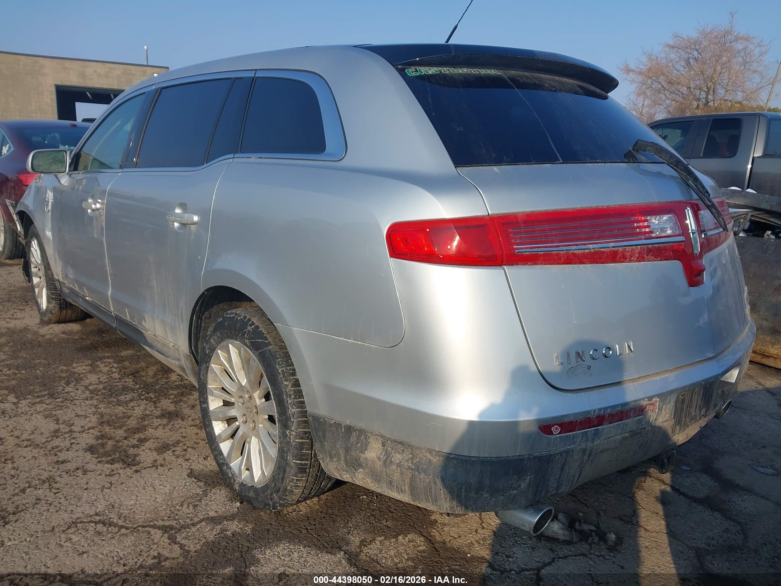 2011 Lincoln Mkt   Silver vin: 2LMHJ5AR3BBJ55105