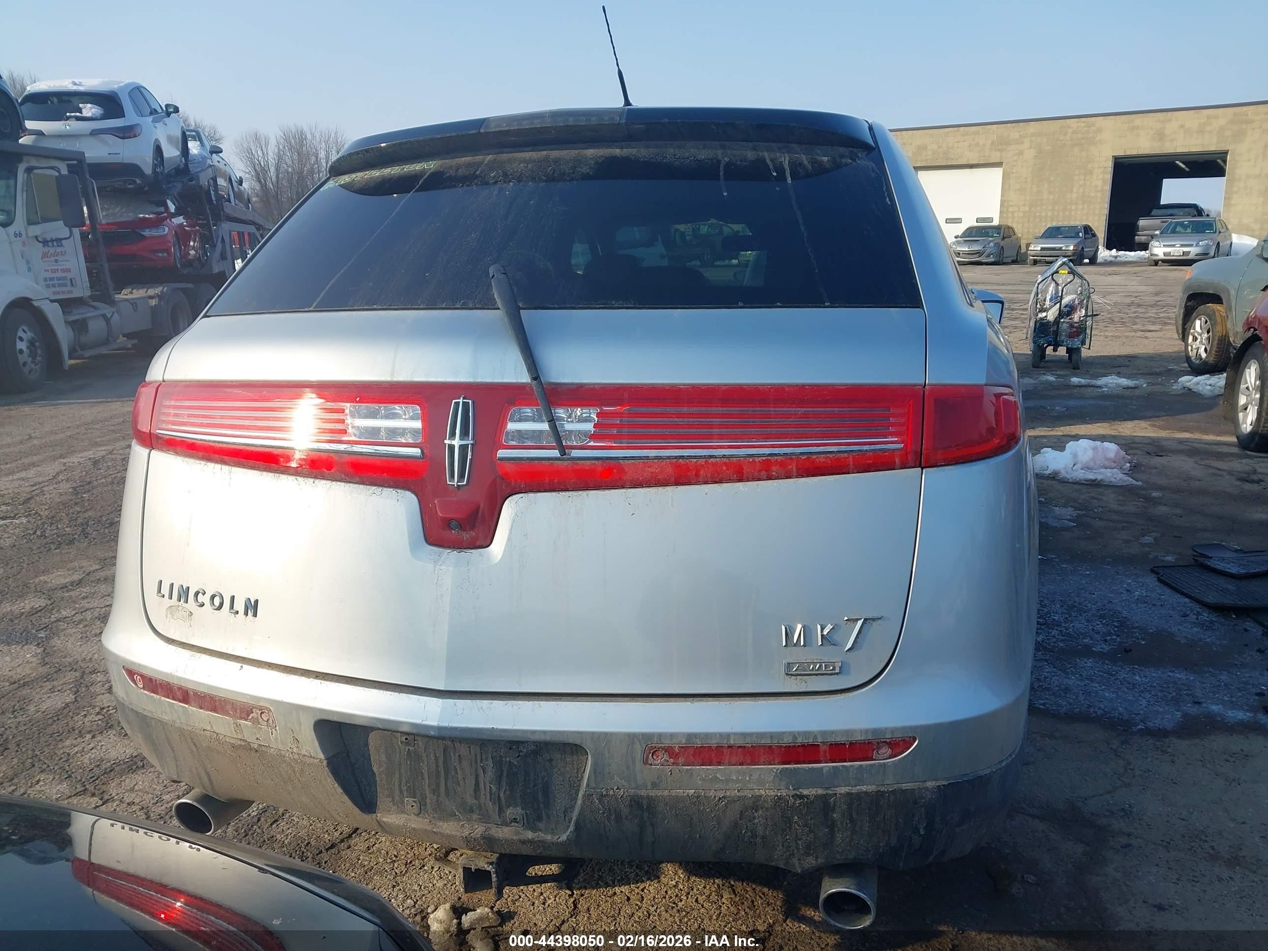 2011 Lincoln Mkt   Silver vin: 2LMHJ5AR3BBJ55105