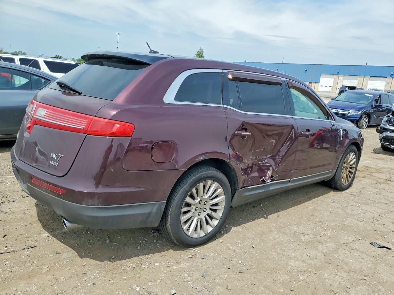 2011 Lincoln Mkt Burgundy vin: 2LMHJ5AR6BBJ50805