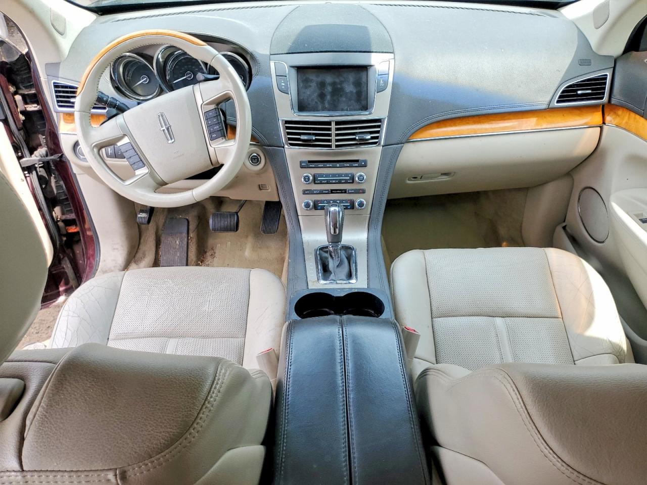 2011 Lincoln Mkt Burgundy vin: 2LMHJ5AR6BBJ50805