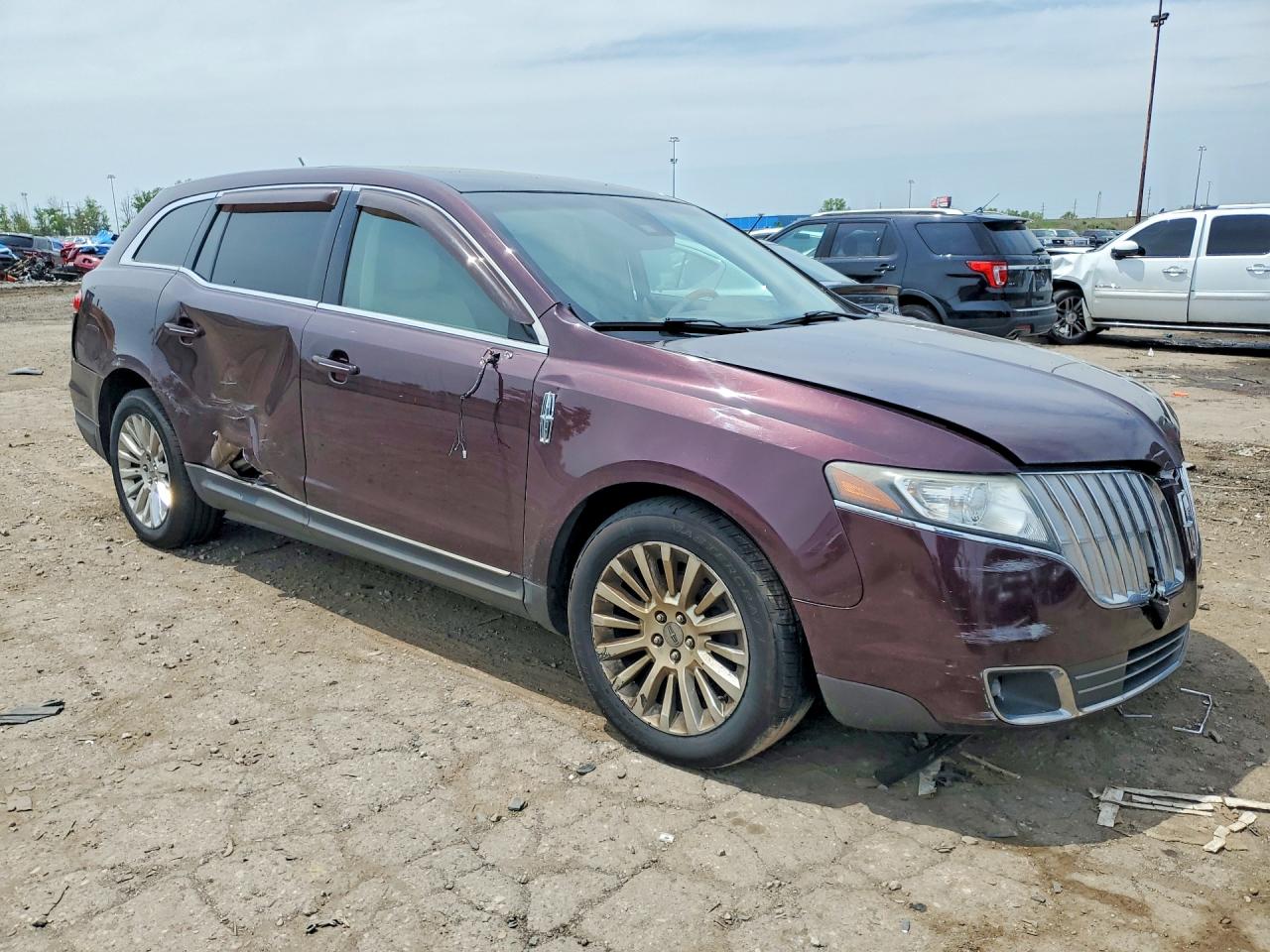 2011 Lincoln Mkt Burgundy vin: 2LMHJ5AR6BBJ50805