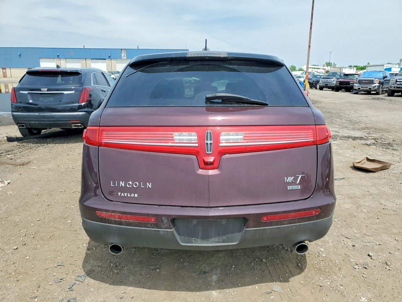 2011 Lincoln Mkt Burgundy vin: 2LMHJ5AR6BBJ50805