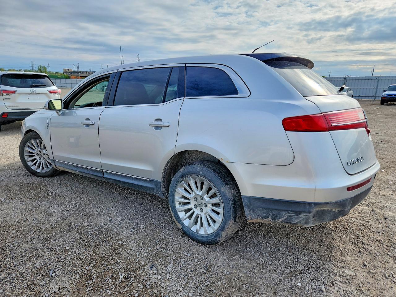 2010 Lincoln Mkt Silver vin: 2LMHJ5AR8ABJ30456