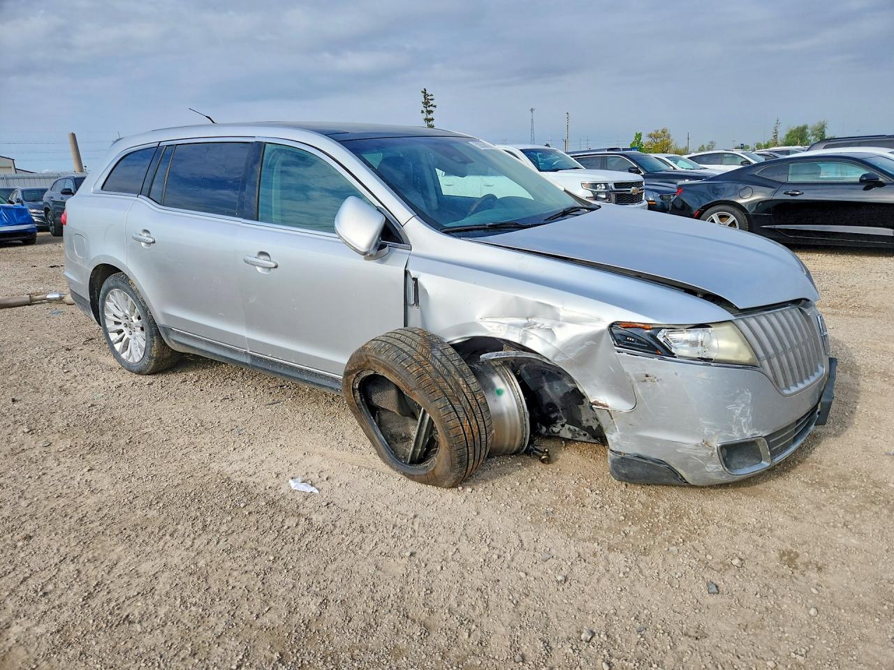 2010 Lincoln Mkt Silver vin: 2LMHJ5AR8ABJ30456