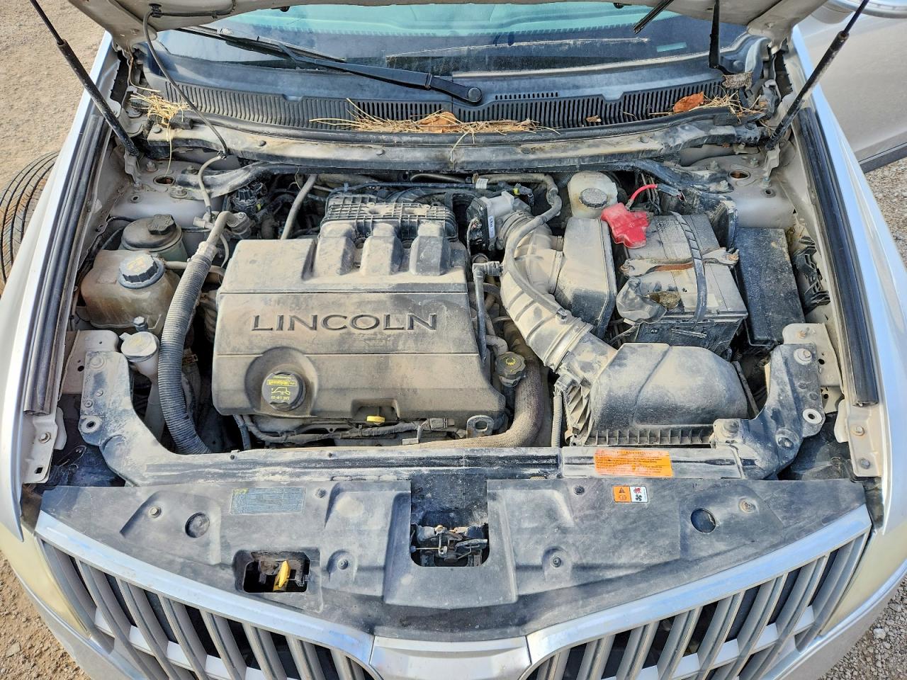 2010 Lincoln Mkt Silver vin: 2LMHJ5AR8ABJ30456