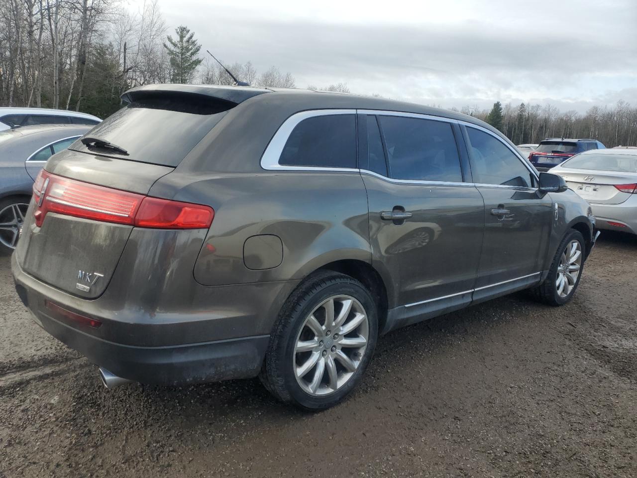 2011 Lincoln Mkt Brown vin: 2LMHJ5AR9BBJ52046
