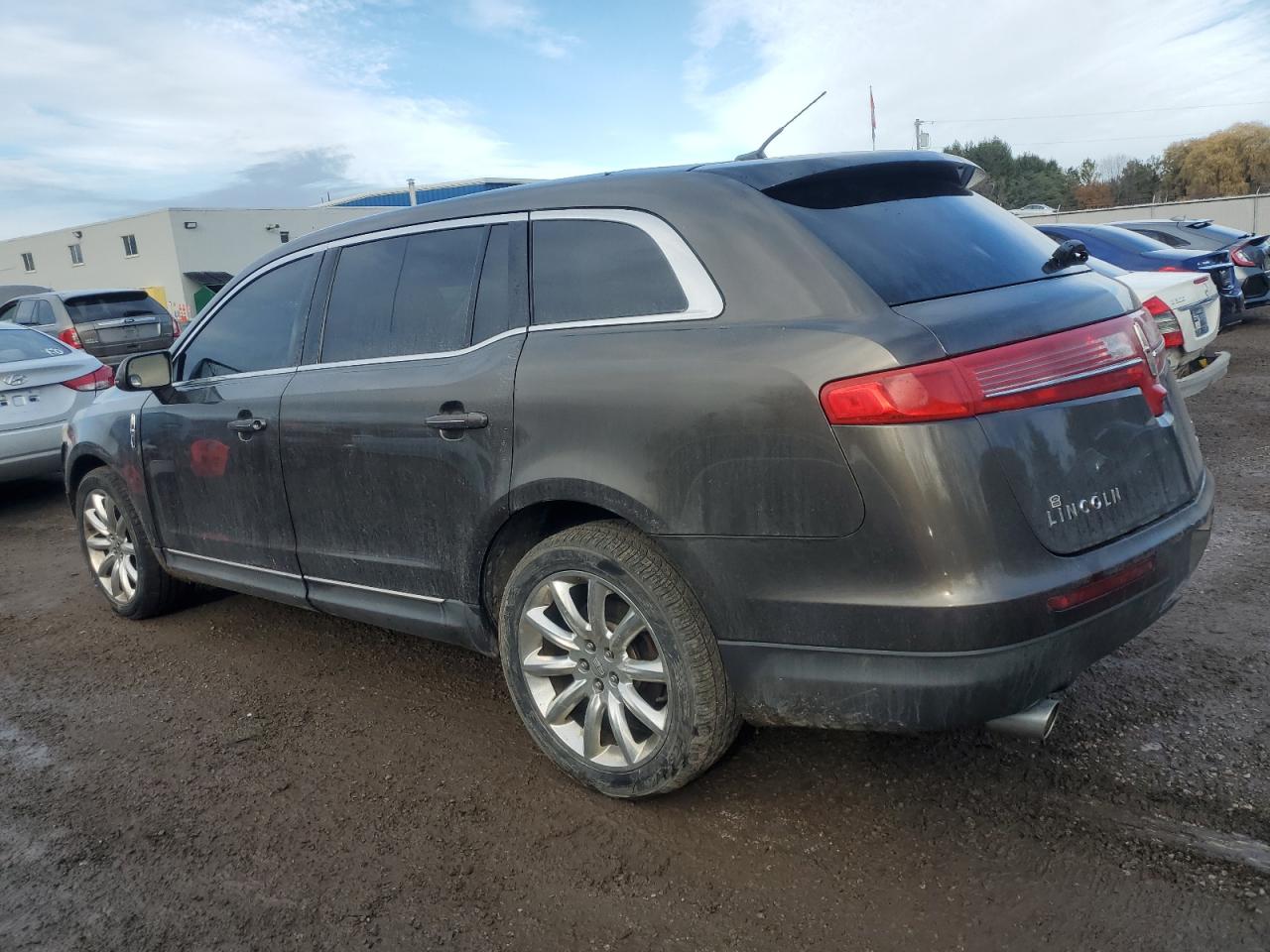 2011 Lincoln Mkt Brown vin: 2LMHJ5AR9BBJ52046