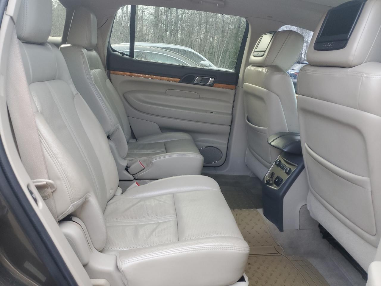 2011 Lincoln Mkt Brown vin: 2LMHJ5AR9BBJ52046