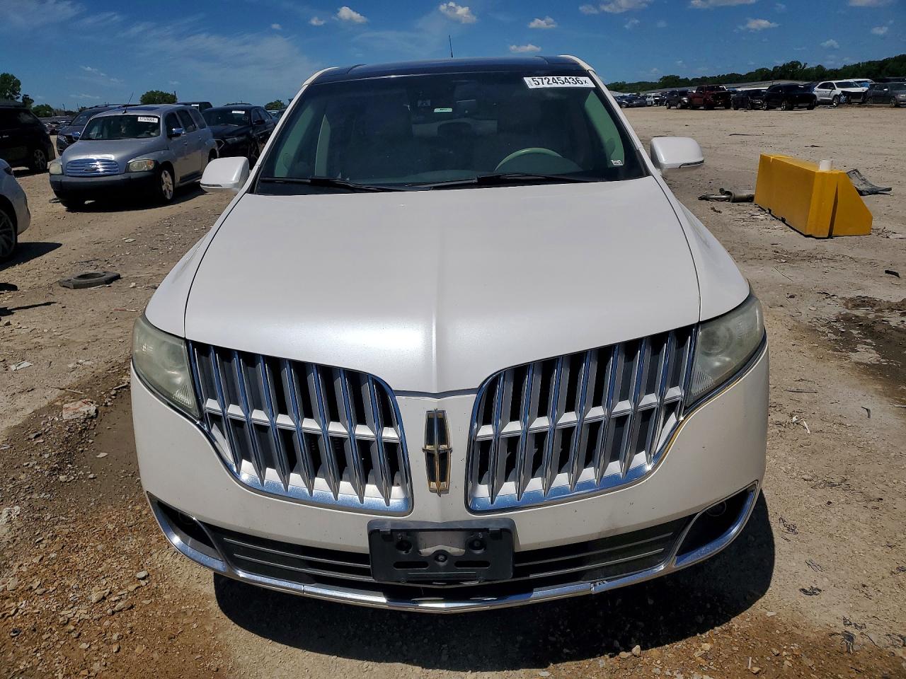 2011 Lincoln Mkt White vin: 2LMHJ5AT0BBJ52738