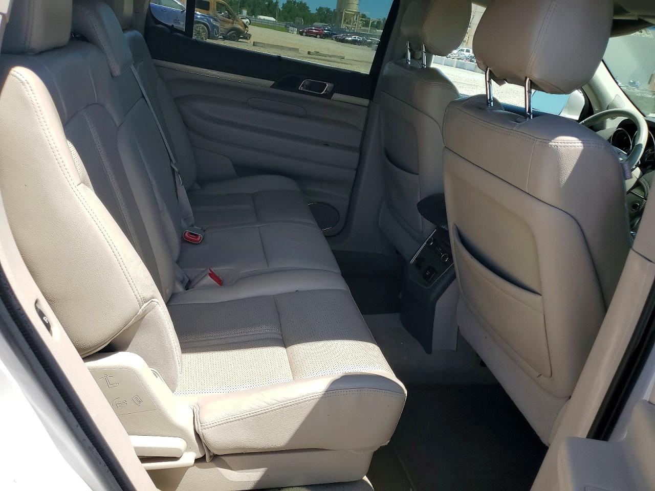 2011 Lincoln Mkt White vin: 2LMHJ5AT0BBJ52738