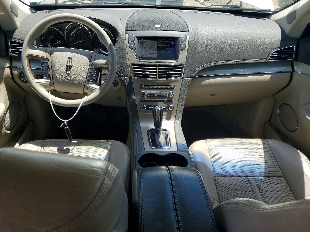 2011 Lincoln Mkt White vin: 2LMHJ5AT0BBJ52738