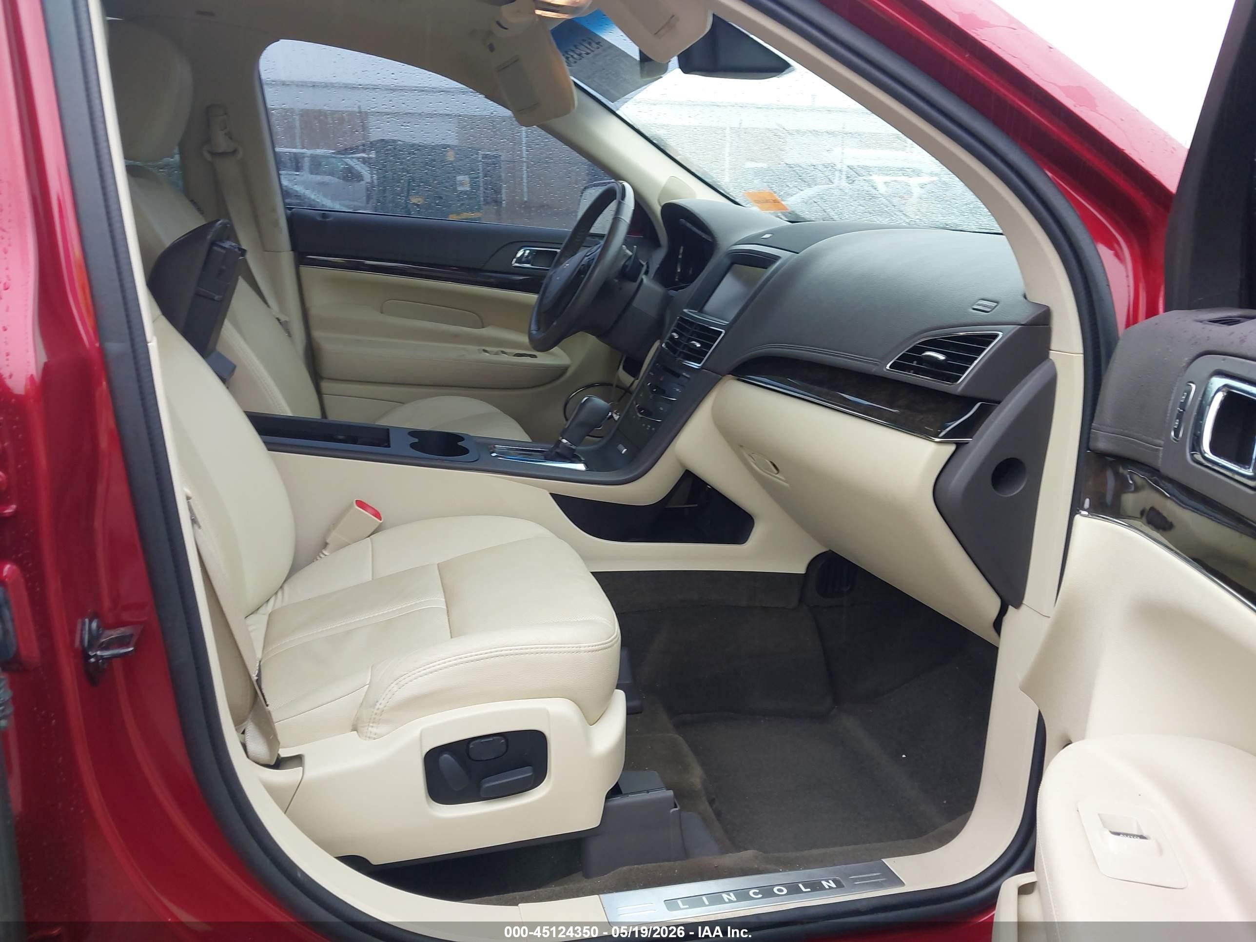 2014 Lincoln Mkt Ecoboost Red vin: 2LMHJ5AT0EBL52037