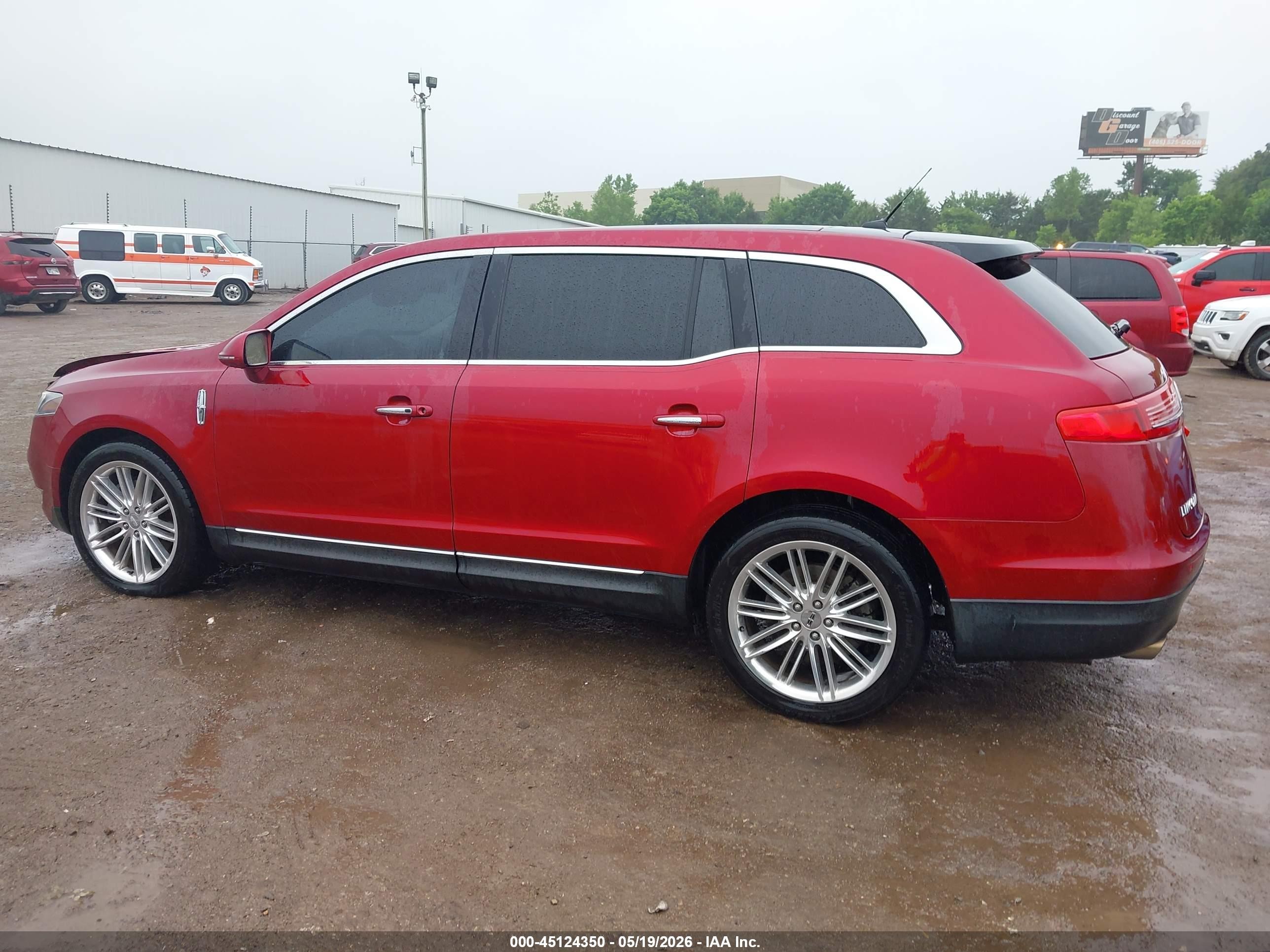 2014 Lincoln Mkt Ecoboost Red vin: 2LMHJ5AT0EBL52037