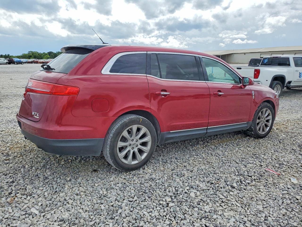 2014 Lincoln Mkt Красный vin: 2LMHJ5AT1EBL54315