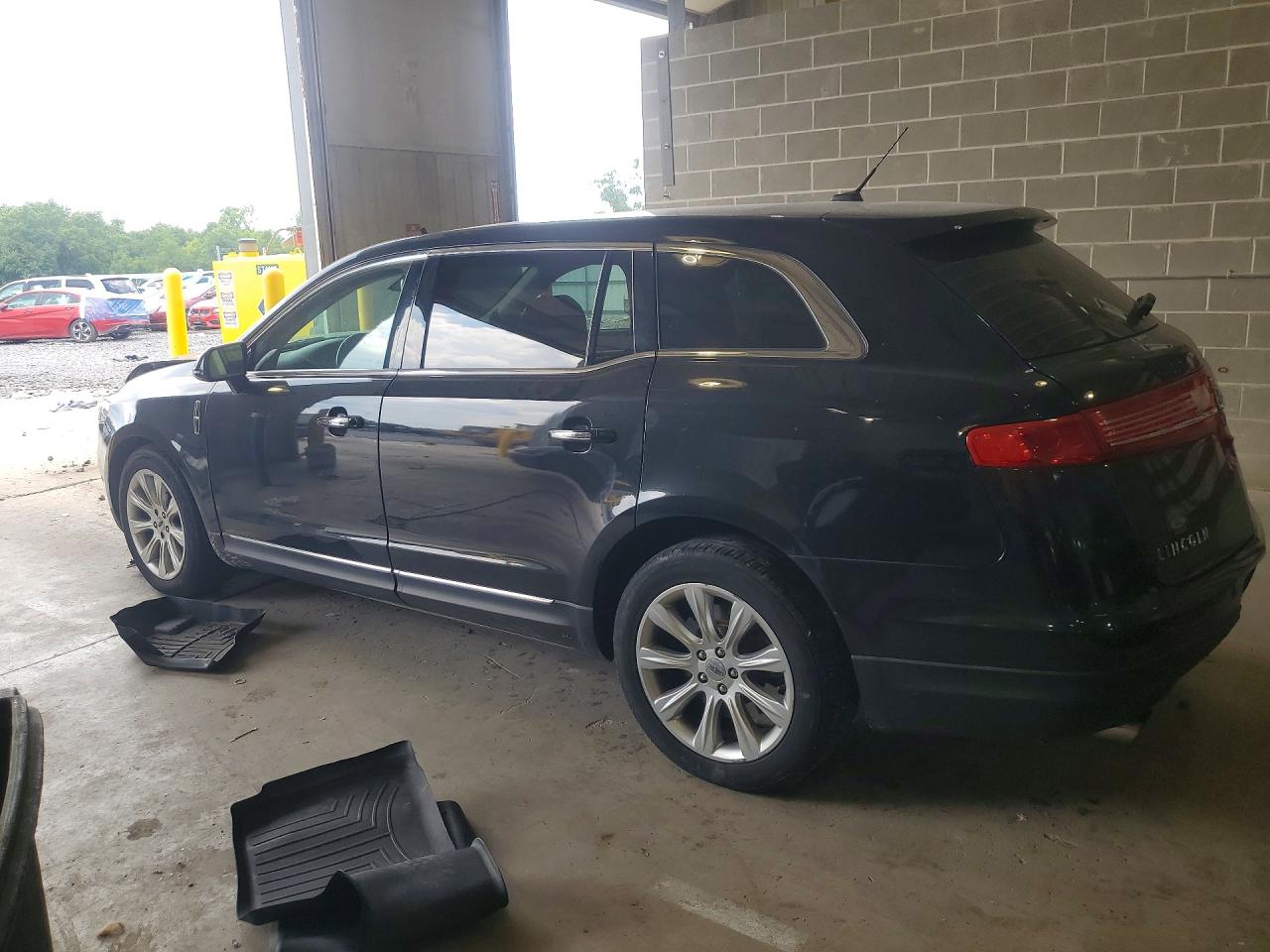 2015 Lincoln Mkt Black vin: 2LMHJ5AT1FBL03057