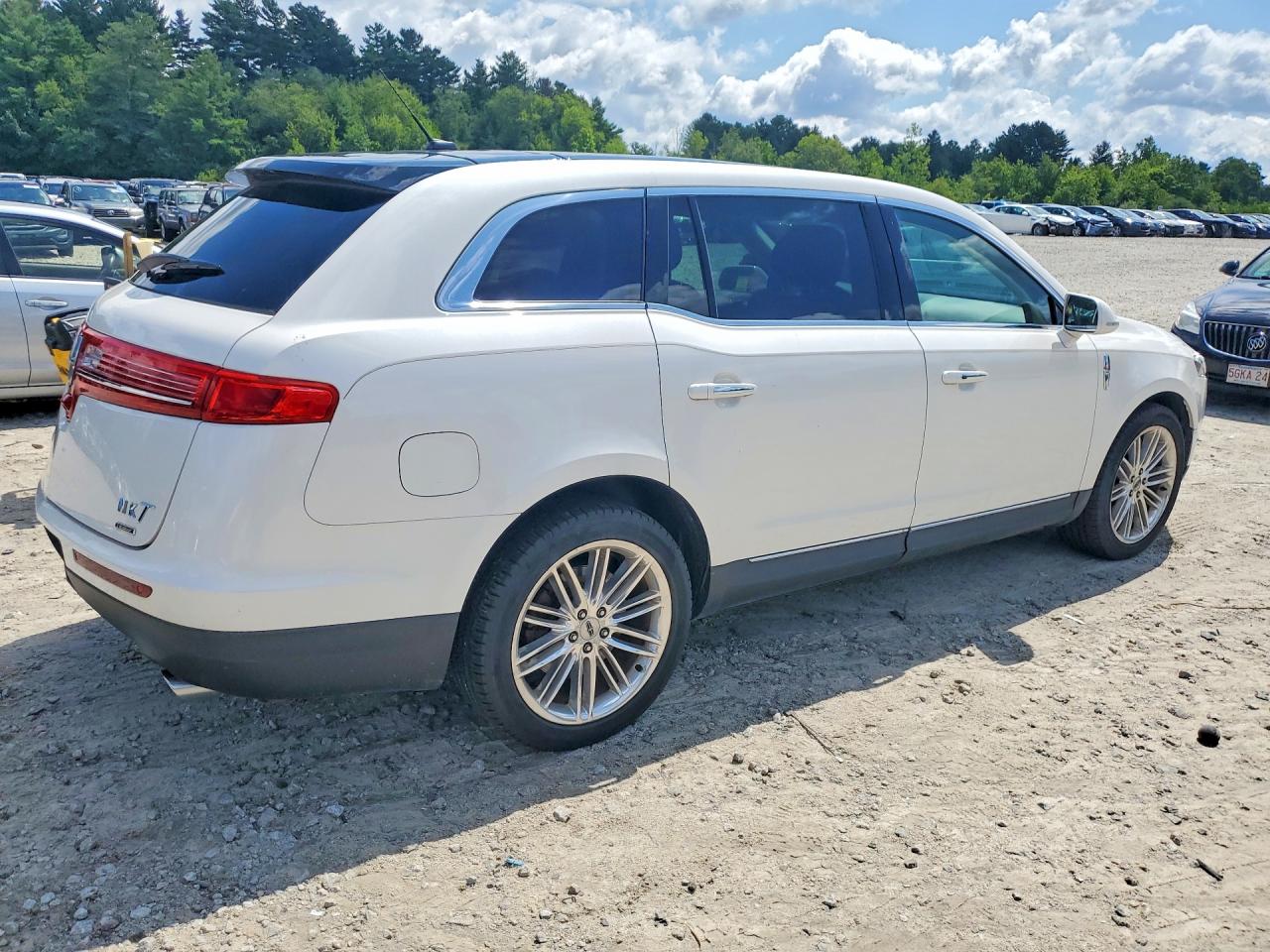 2015 Lincoln Mkt Белый vin: 2LMHJ5AT1FBL04175