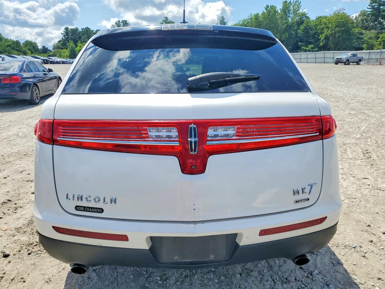 2015 Lincoln Mkt Белый vin: 2LMHJ5AT1FBL04175