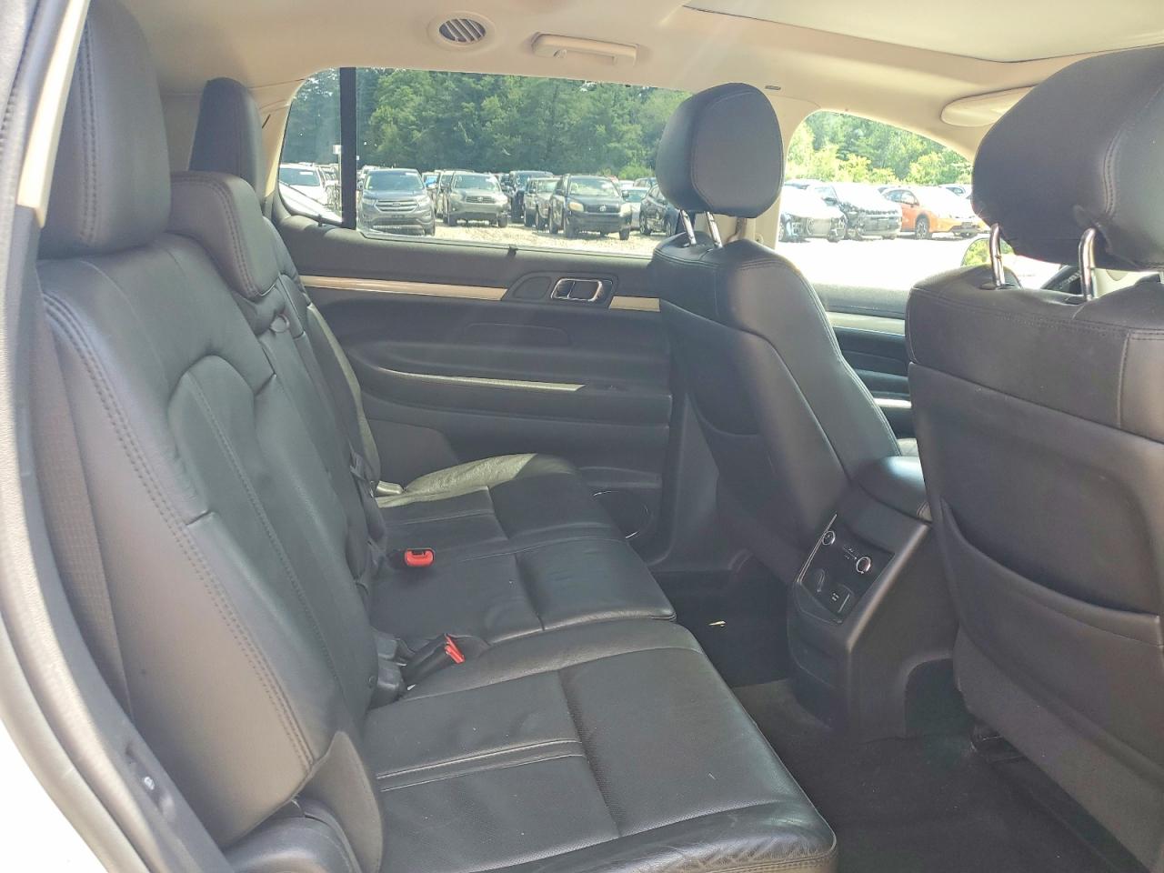 2015 Lincoln Mkt Белый vin: 2LMHJ5AT1FBL04175