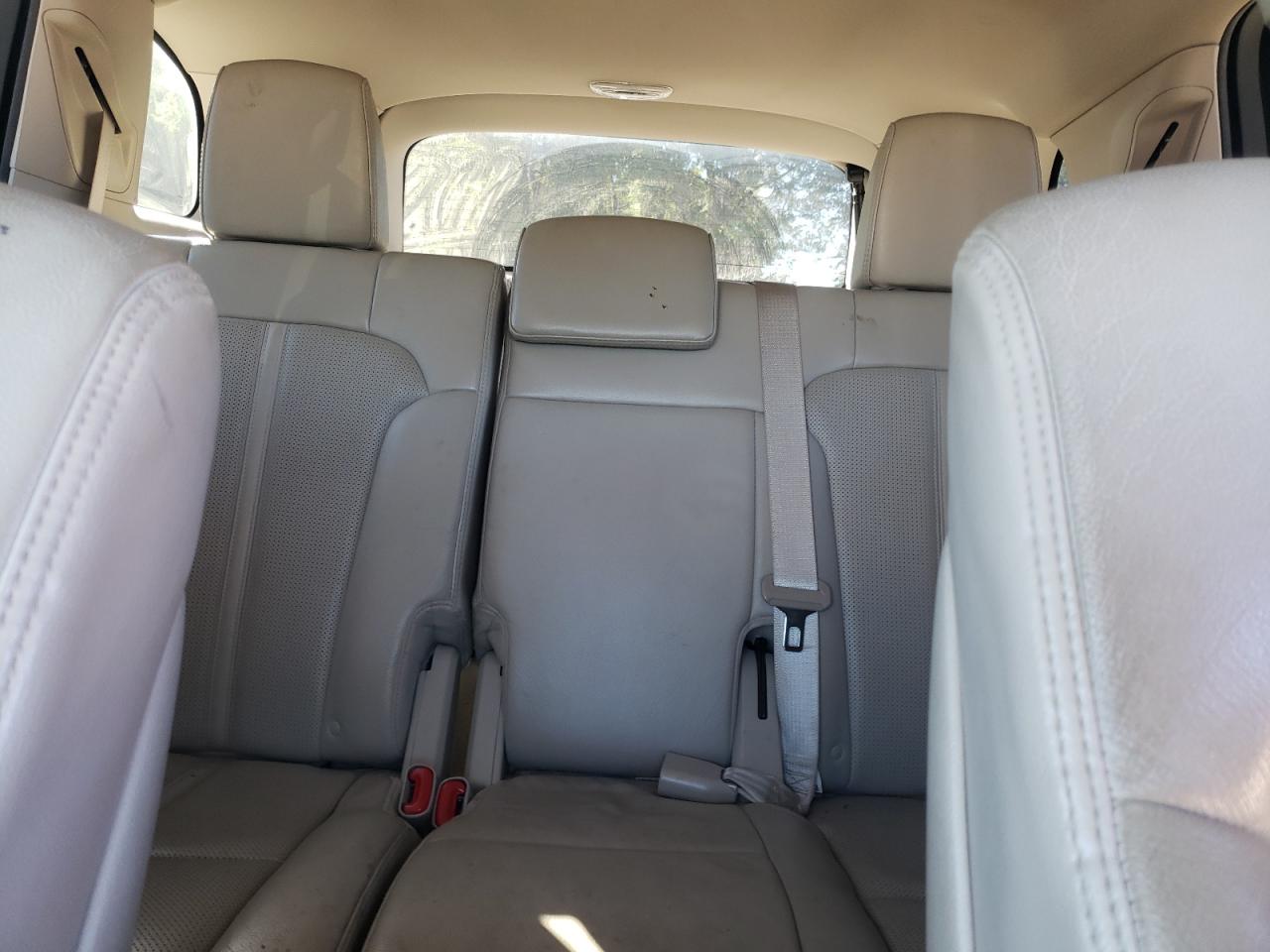 2011 Lincoln Mkt Silver vin: 2LMHJ5AT2BBJ53437