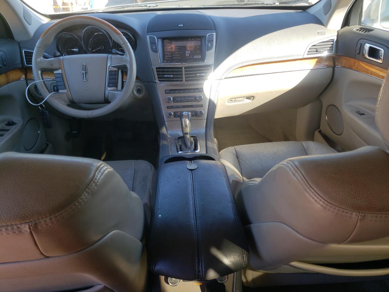 2011 Lincoln Mkt Silver vin: 2LMHJ5AT2BBJ53437