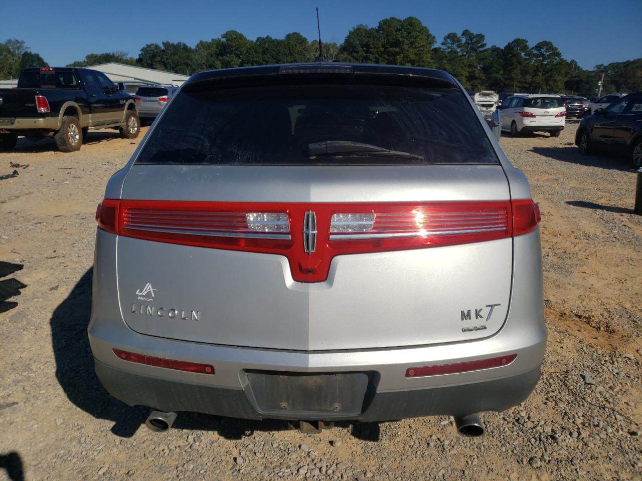 2011 Lincoln Mkt Silver vin: 2LMHJ5AT2BBJ53437
