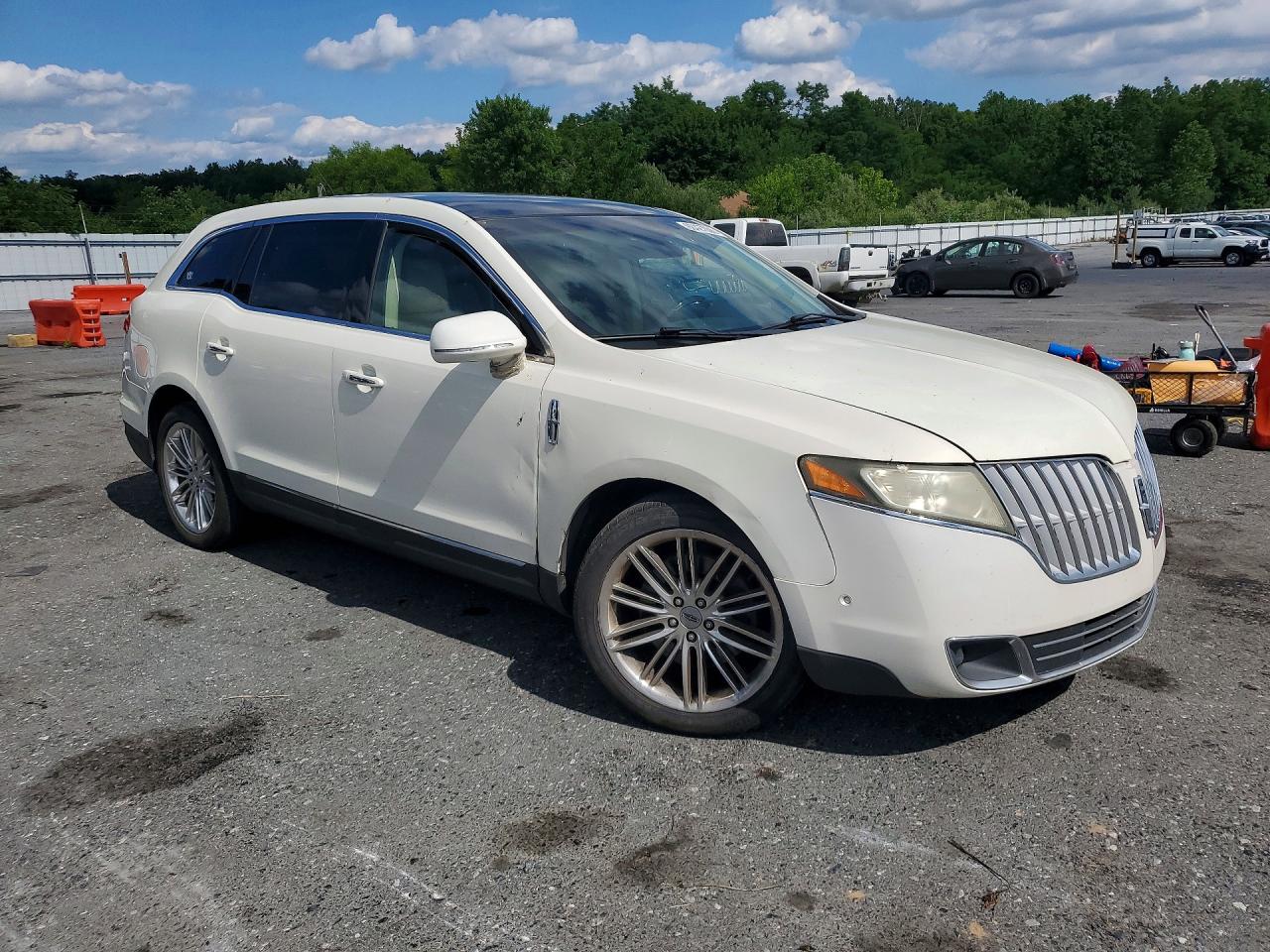 2013 Lincoln Mkt White vin: 2LMHJ5AT2DBL55021
