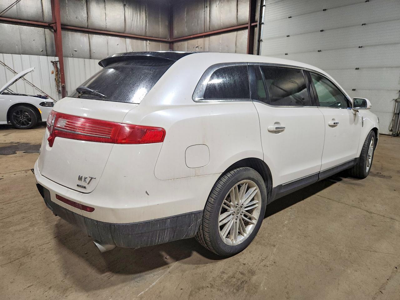 2013 Lincoln Mkt White vin: 2LMHJ5AT2DBL57058