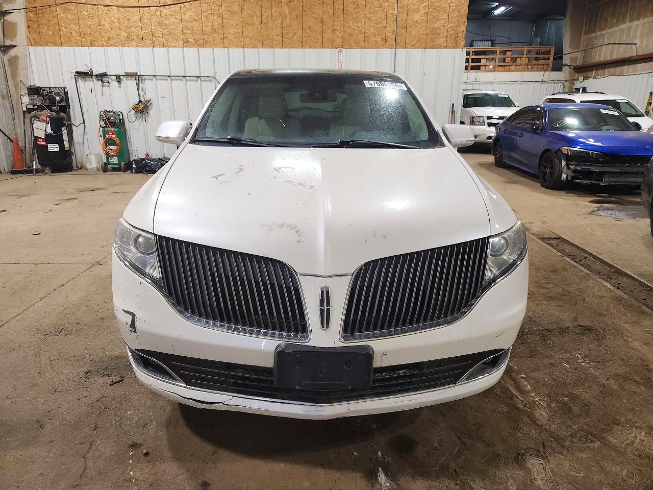 2013 Lincoln Mkt White vin: 2LMHJ5AT2DBL57058